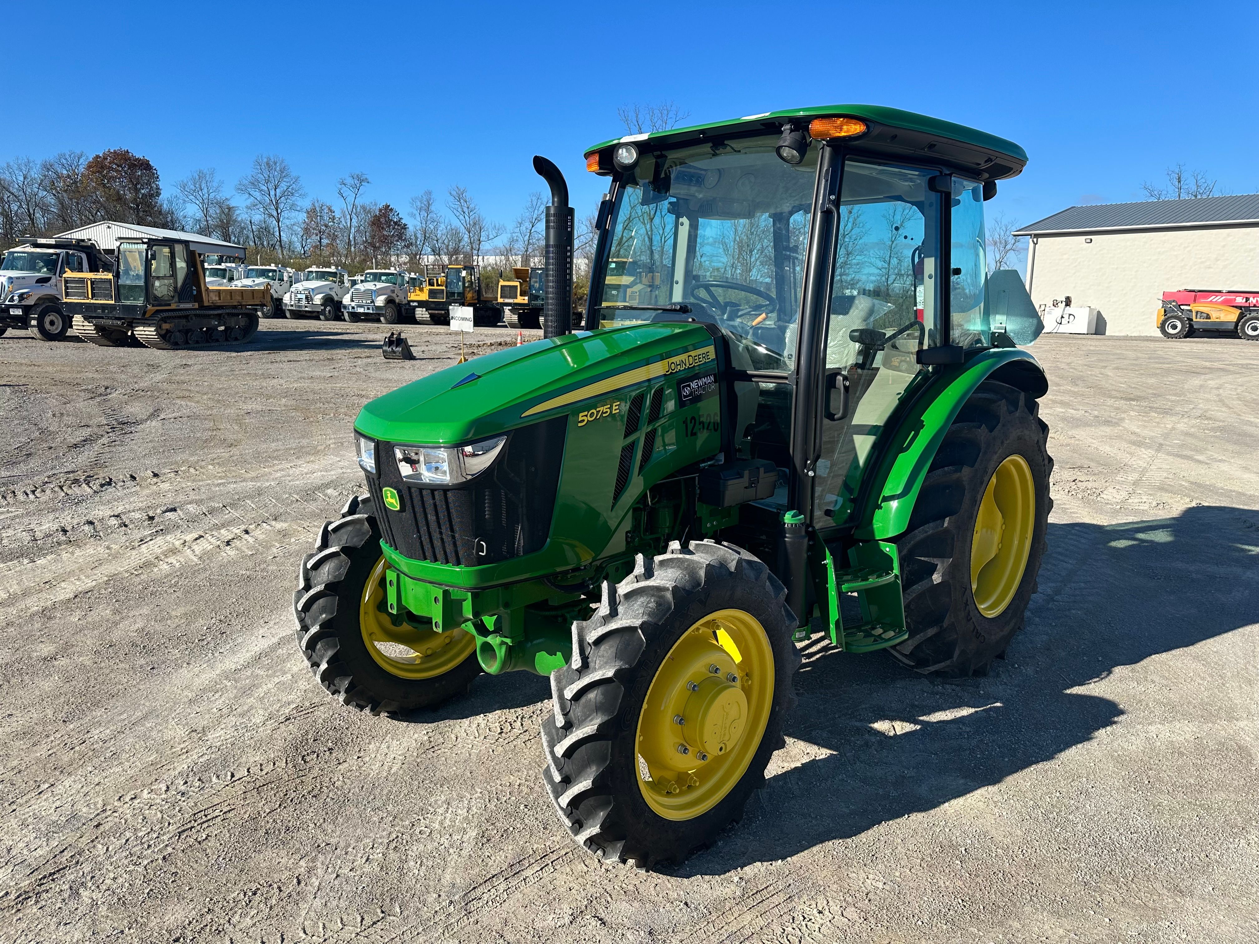 2022 JOHN DEERE 5075E Photo 1 Thumbnail