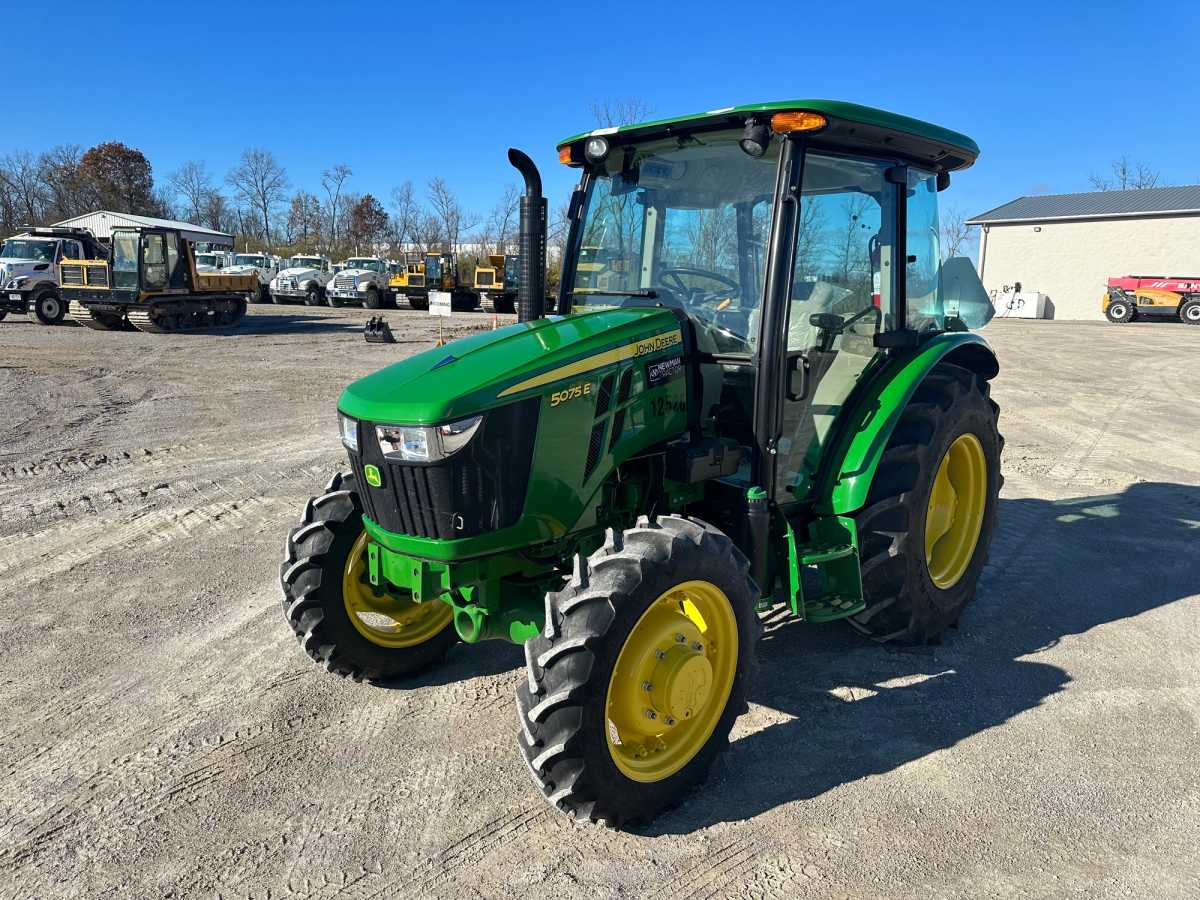 2022 JOHN DEERE John Deere 5075E Utility Tractor Photo 1