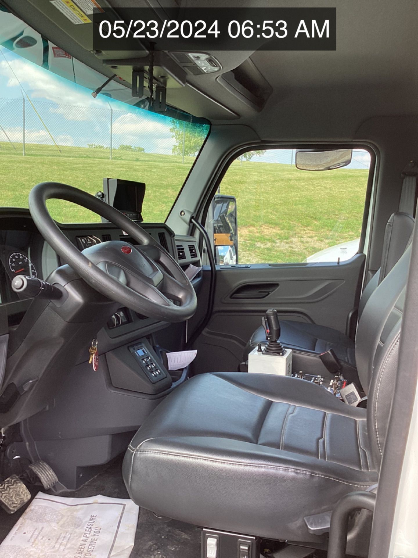 2025 PETERBILT 548 WATER Photo 10 Thumbnail