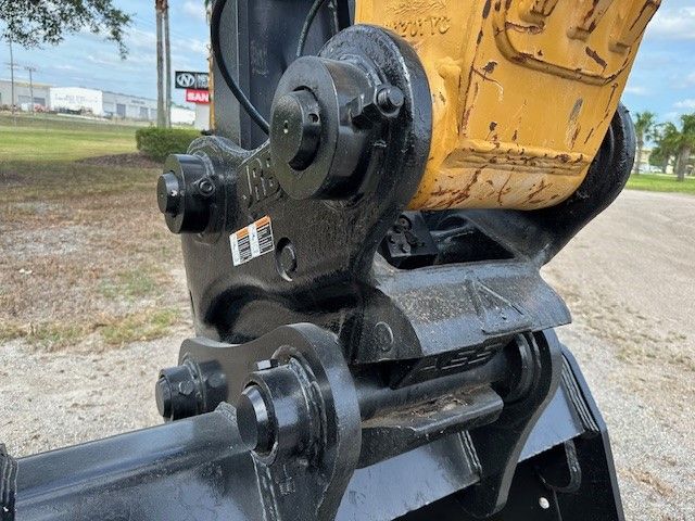 QUICK COUPLER FOR SY225C Photo 3 Thumbnail