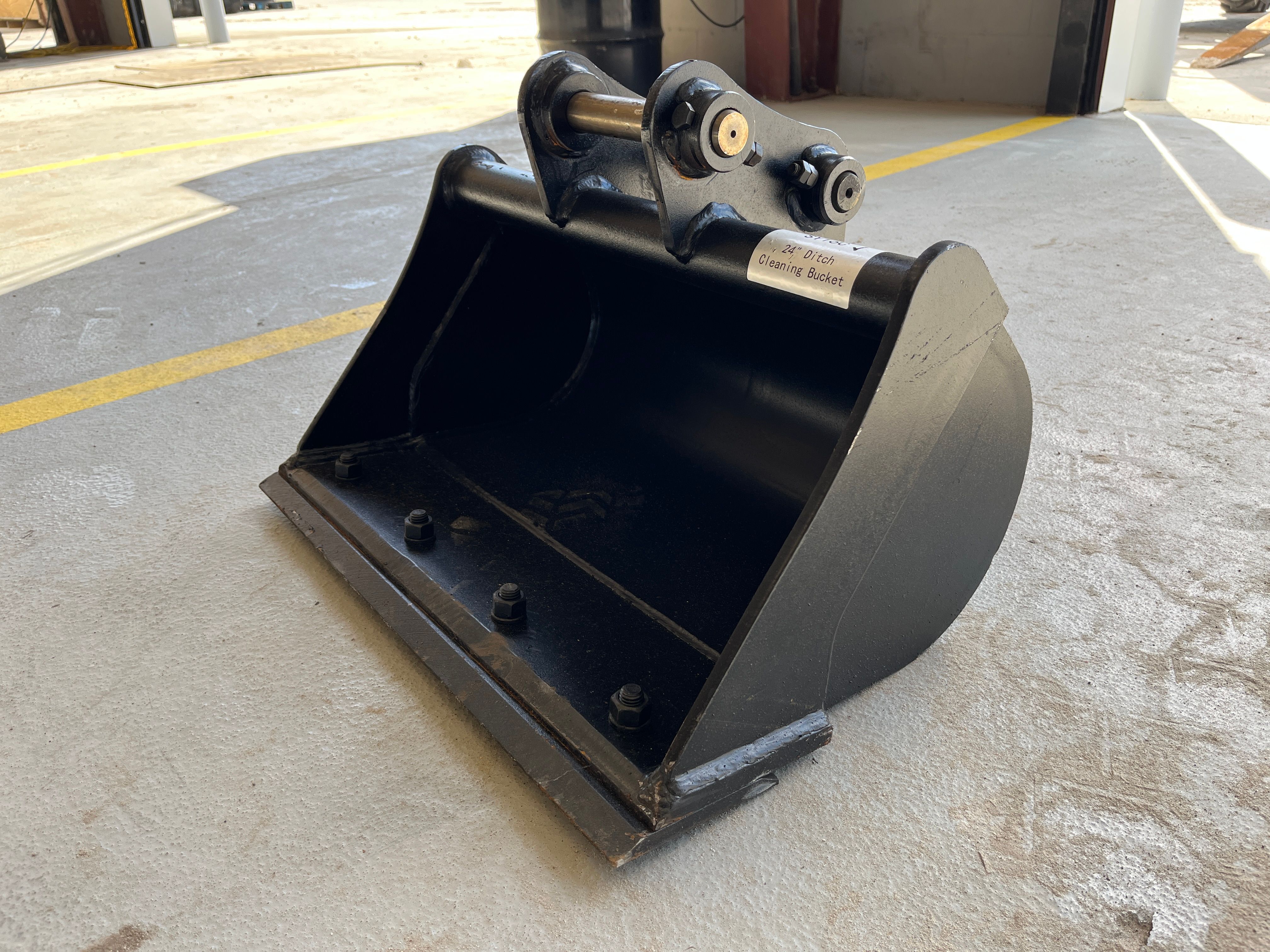 24" DC BUCKET FOR SY16C Photo 1 Thumbnail