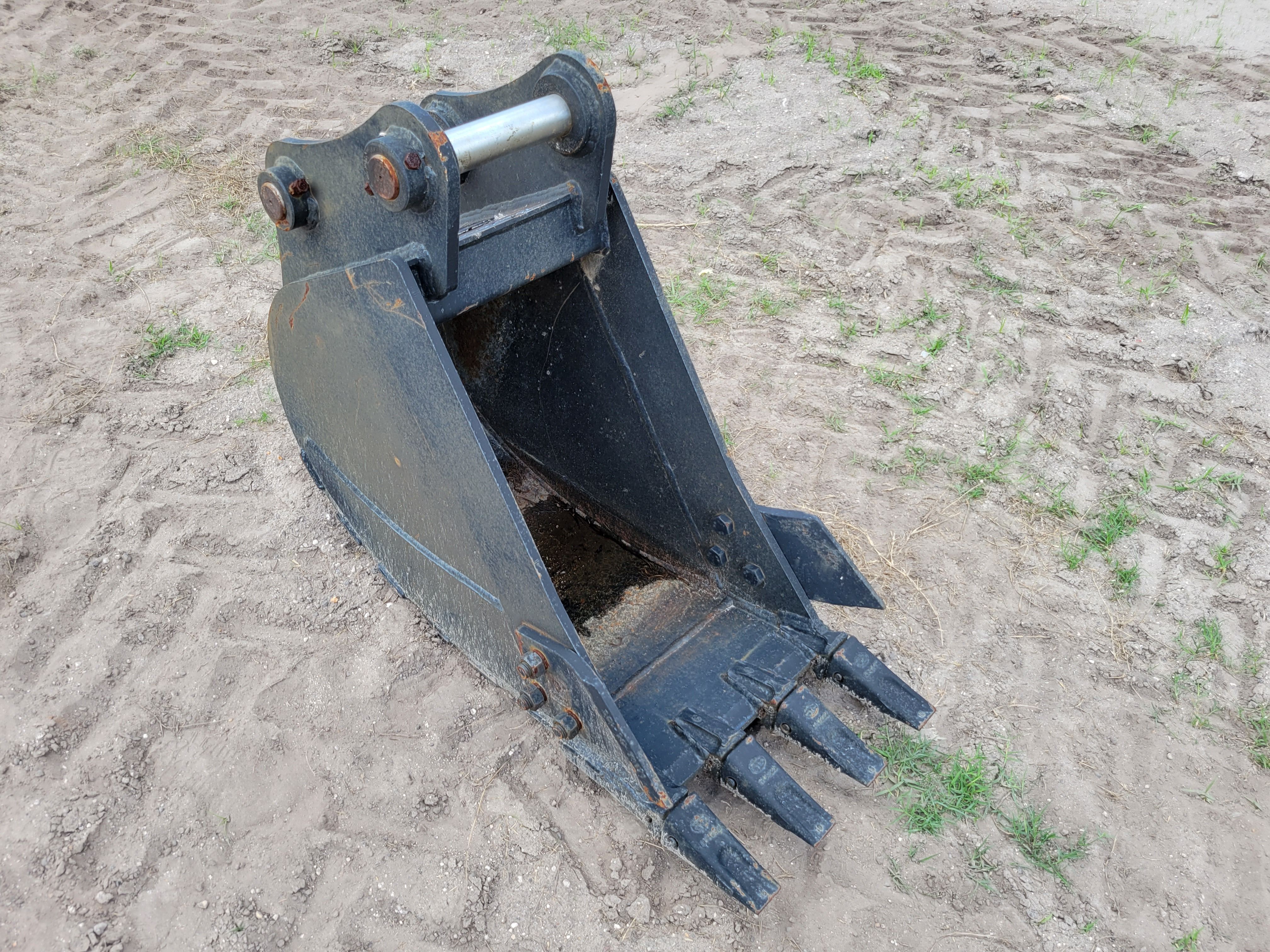 18" BUCKET FOR SY95C Photo 2 Thumbnail