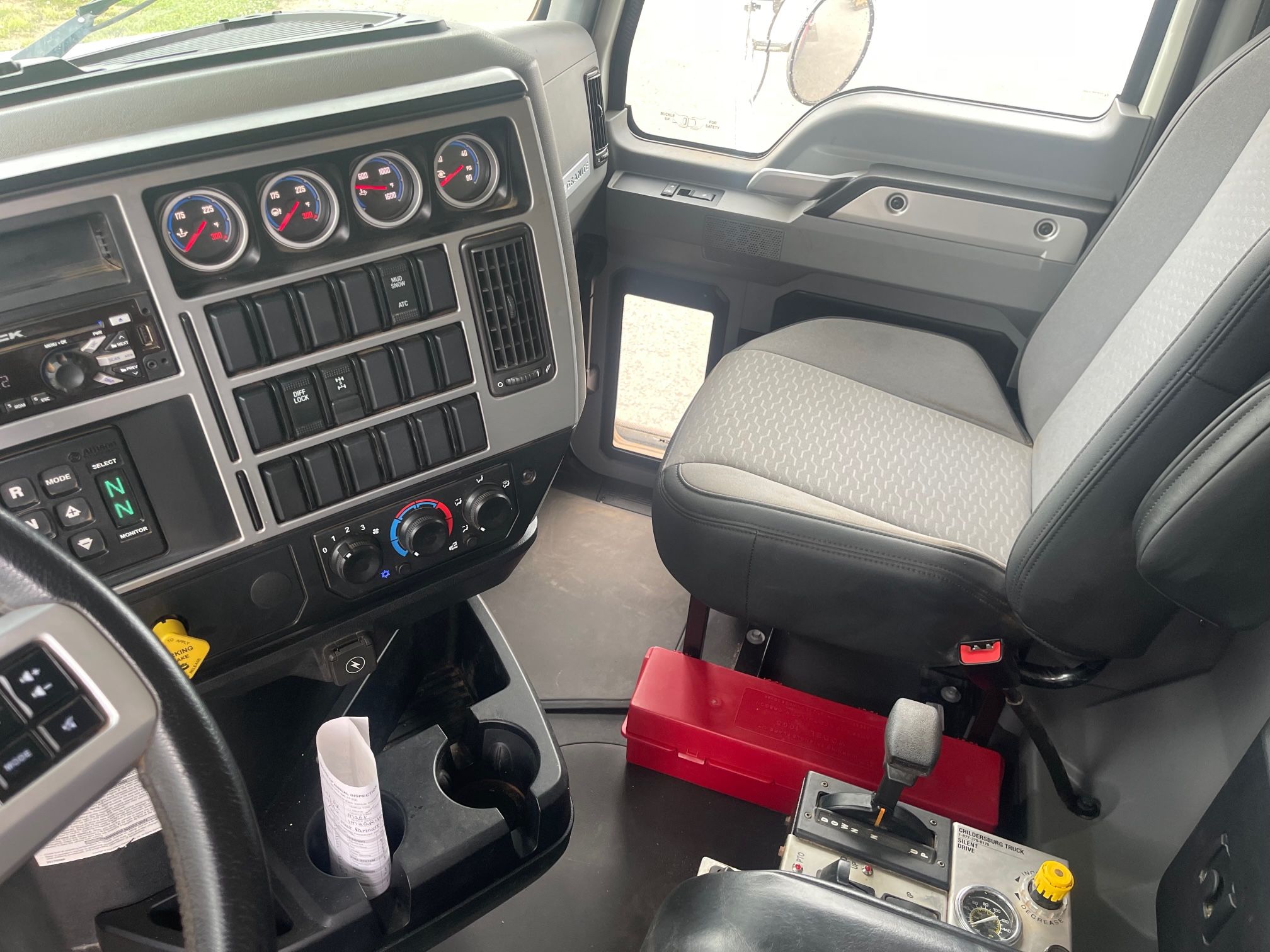 2021 MACK GR64F Photo 6 Thumbnail