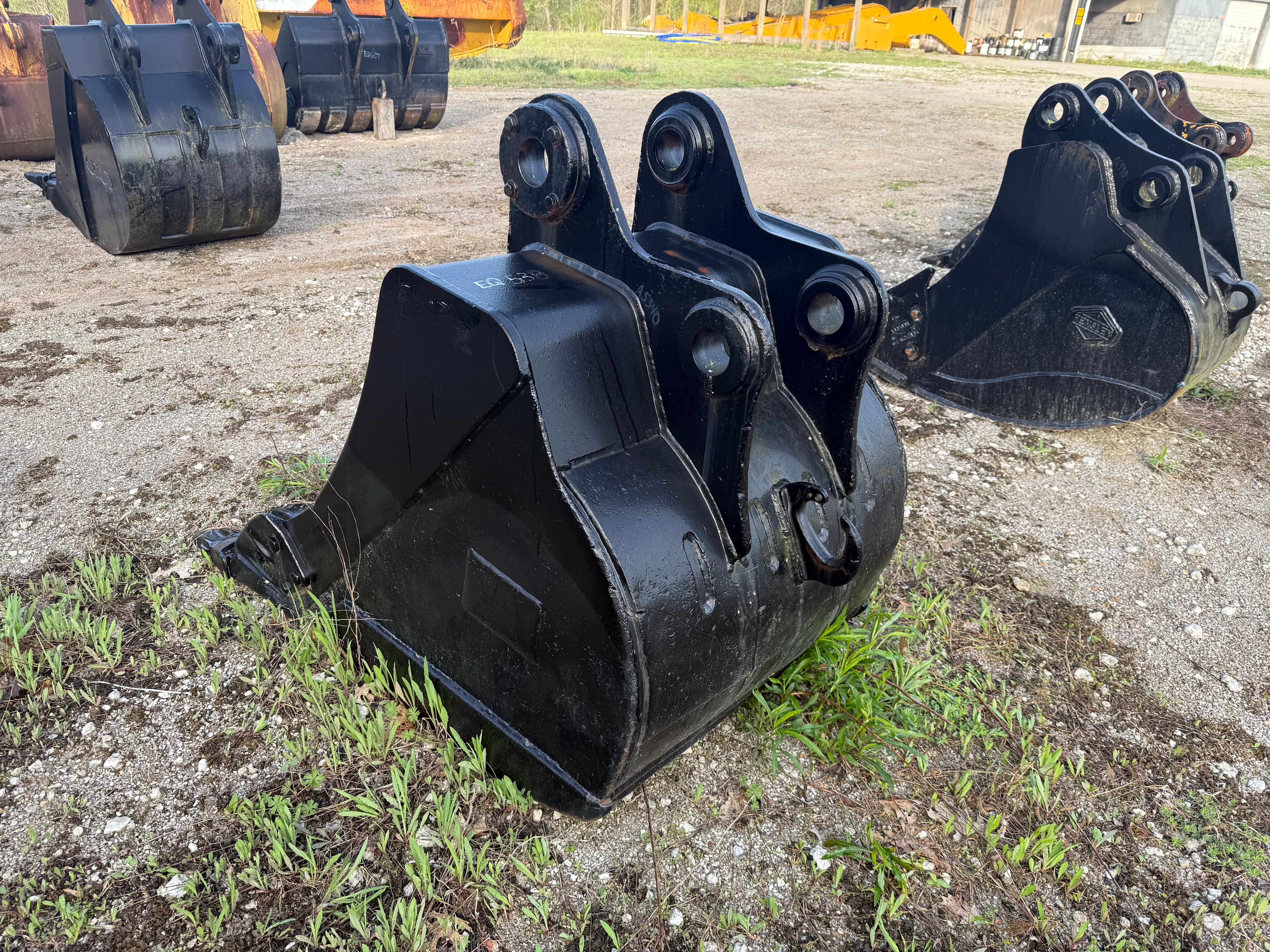 36" EXCAVATOR BUCKET Photo 1 Thumbnail