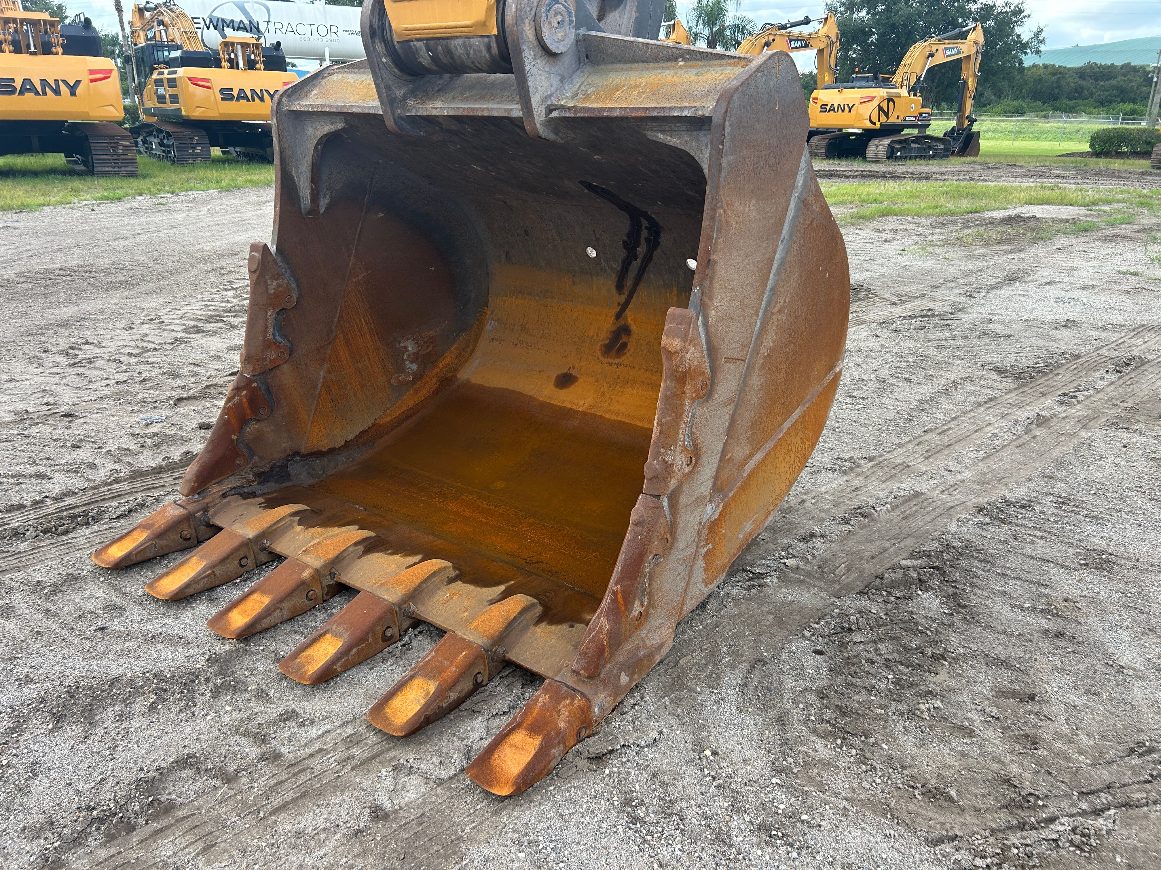 72" BUCKET FOR SY500H Photo 1 Thumbnail