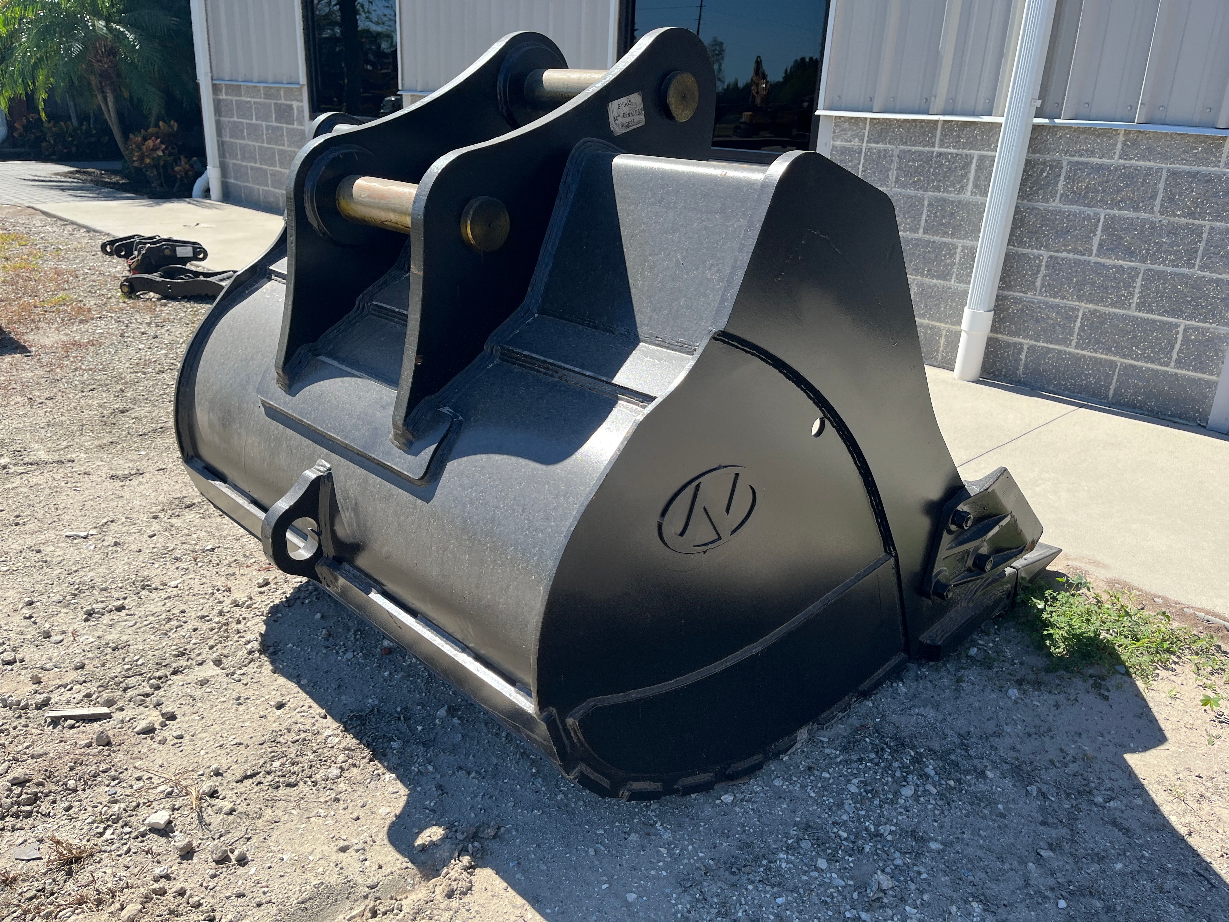 60" BUCKET FOR SY365C Photo 3 Thumbnail