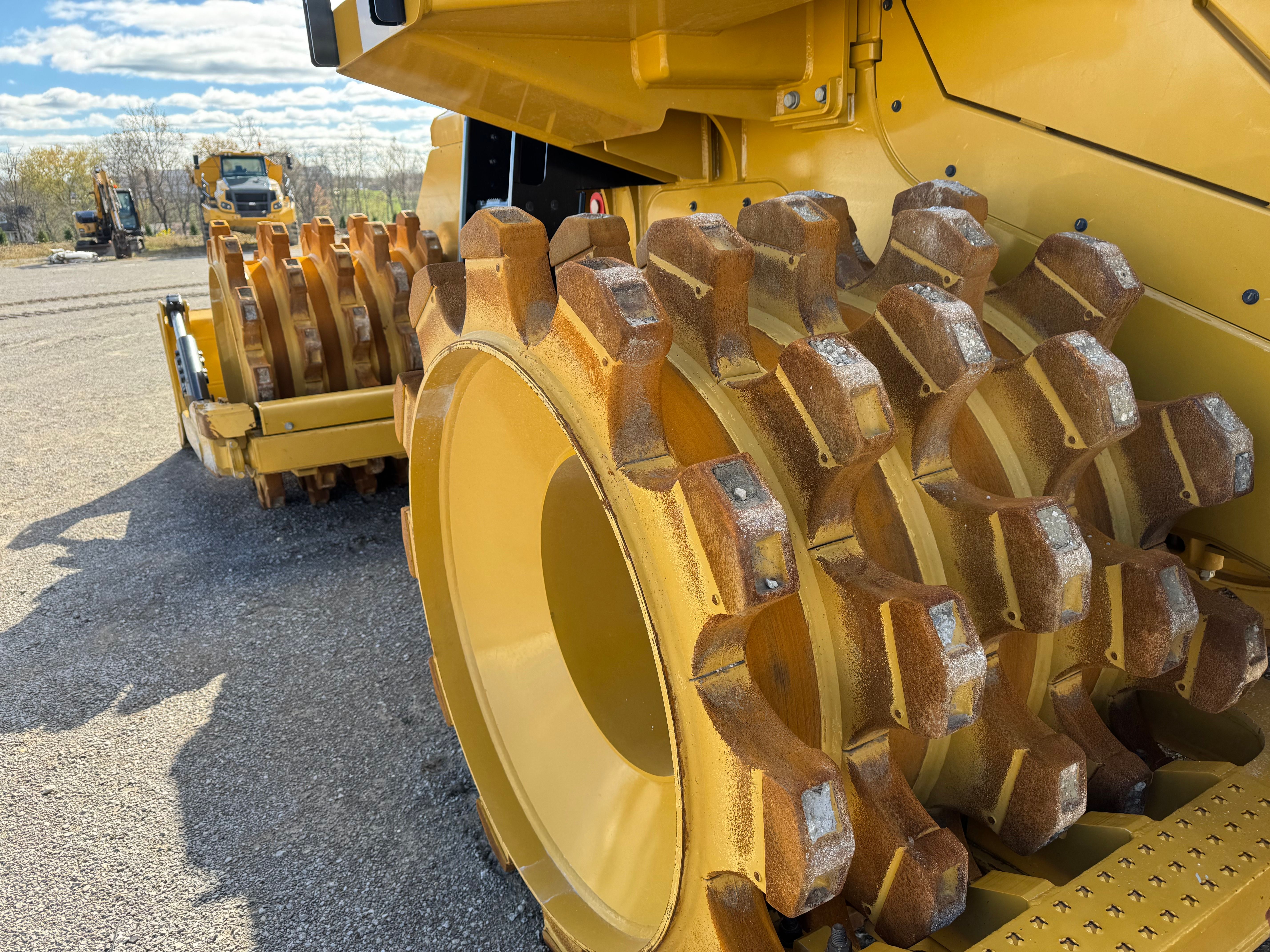 2024 CAT 815 Photo 3 Thumbnail