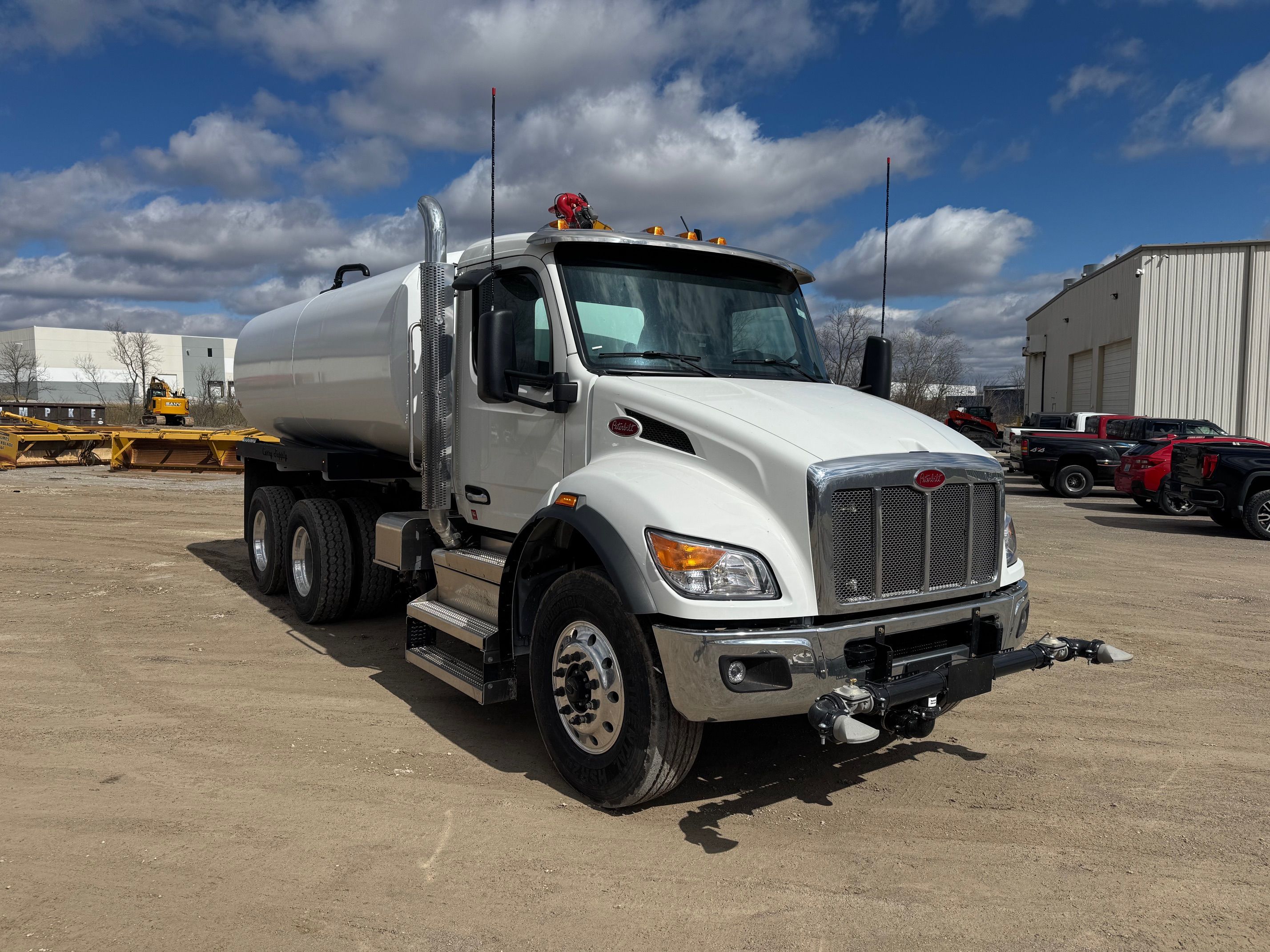 2025 PETERBILT 548 WATER Photo 4 Thumbnail