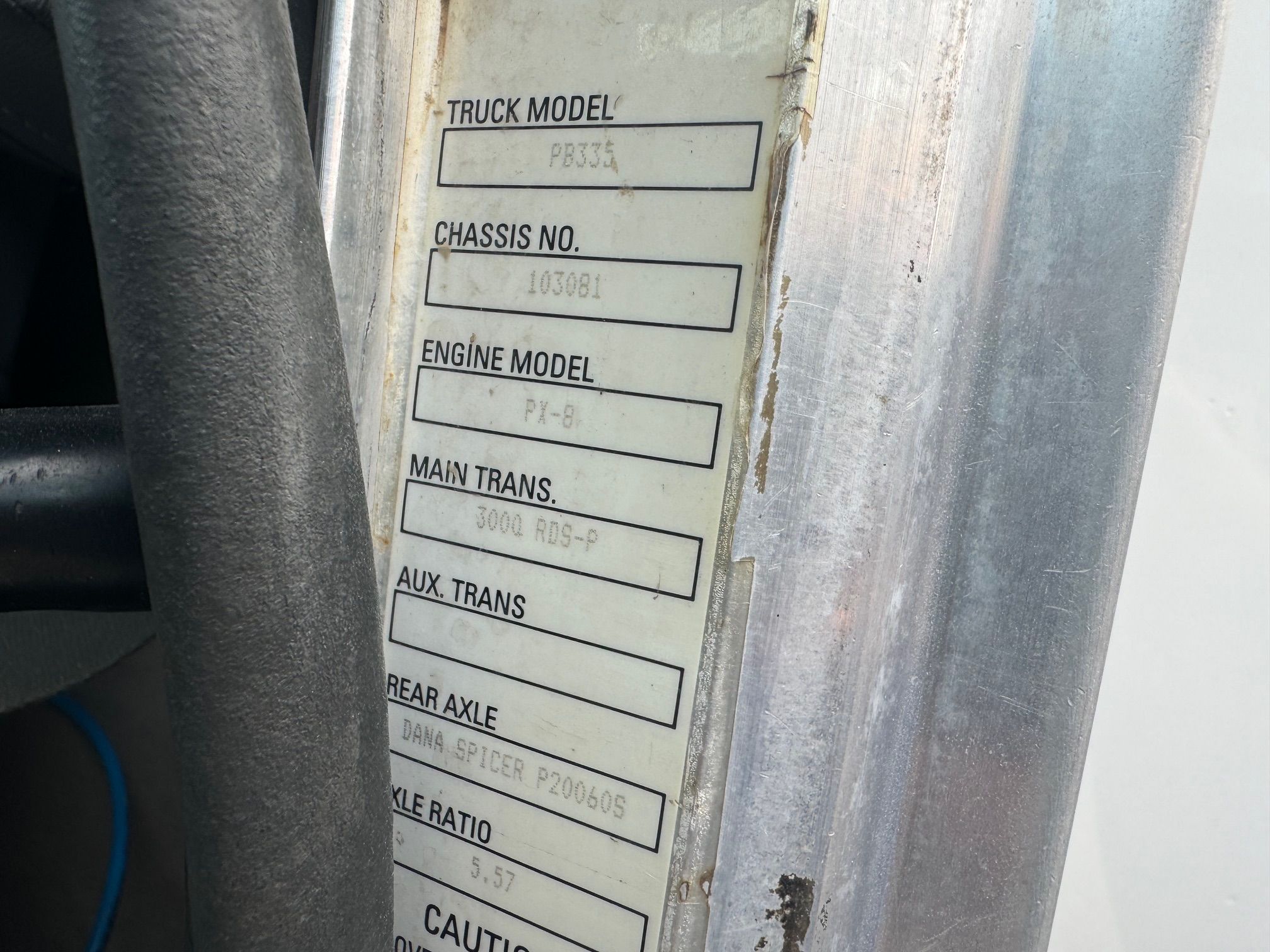 2010 PETERBILT 335 Photo 14 Thumbnail