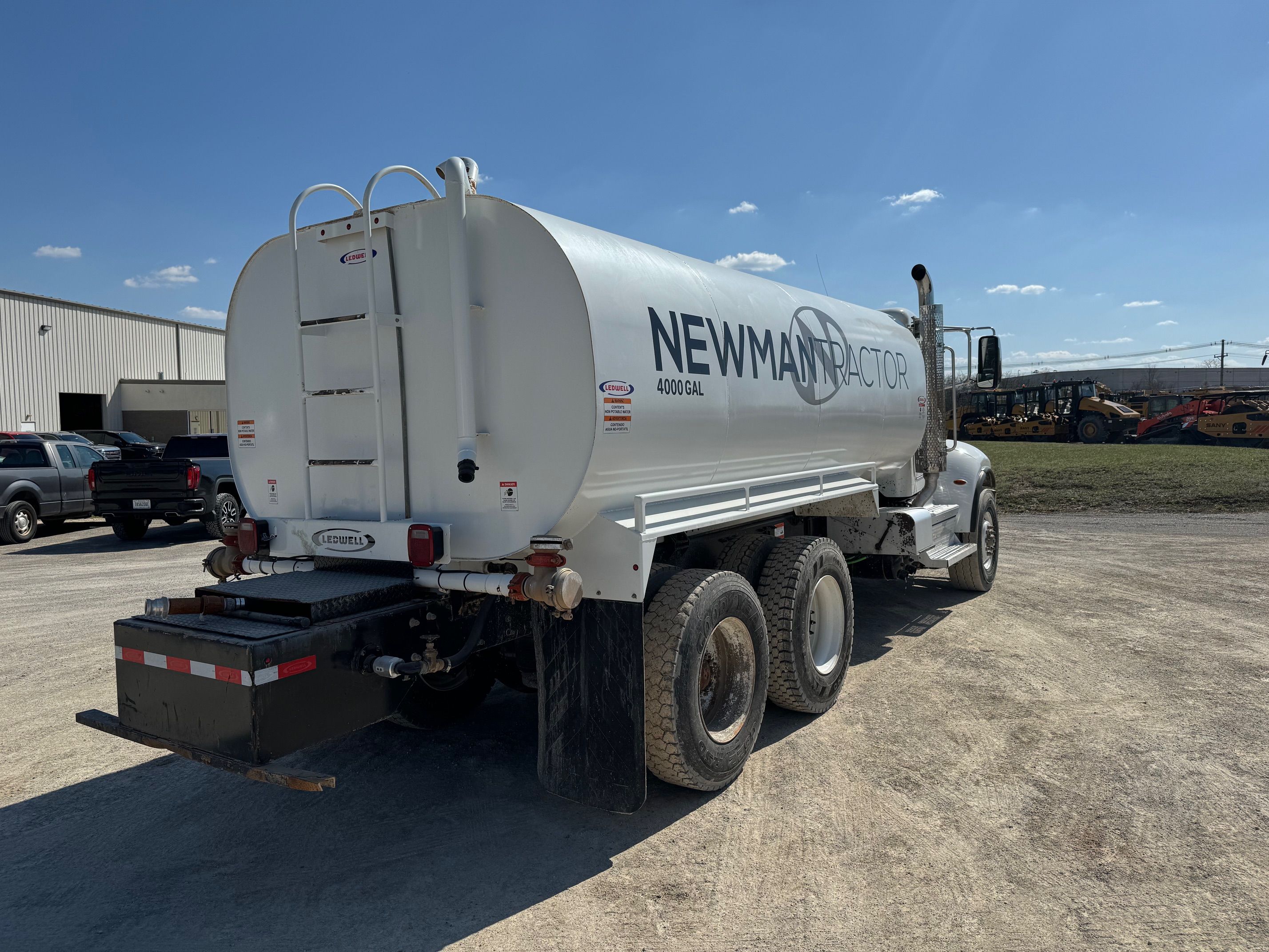 2022 PETERBILT 348 WATER Photo 4 Thumbnail