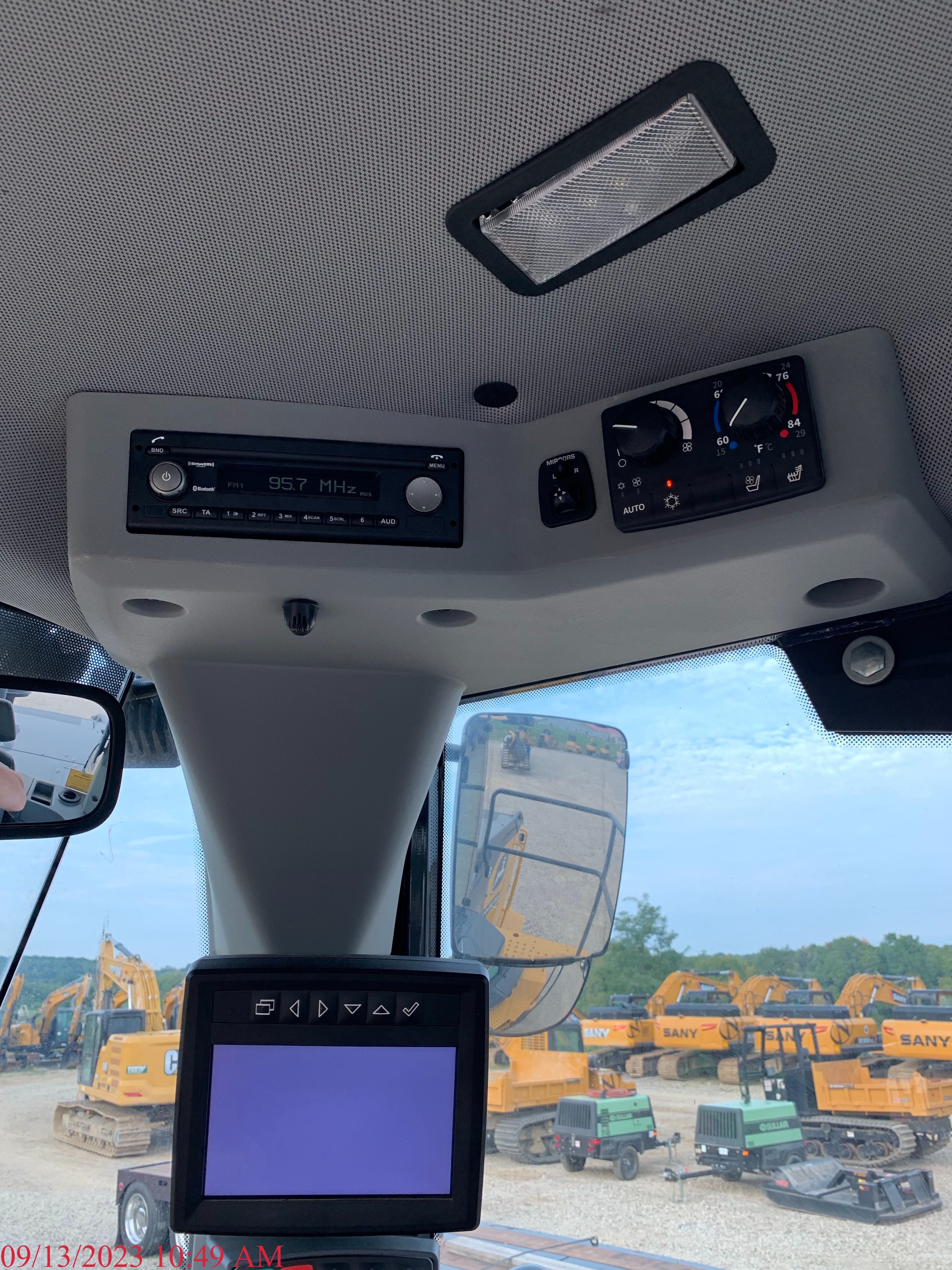 2022 JOHN DEERE 844L Photo 7 Thumbnail