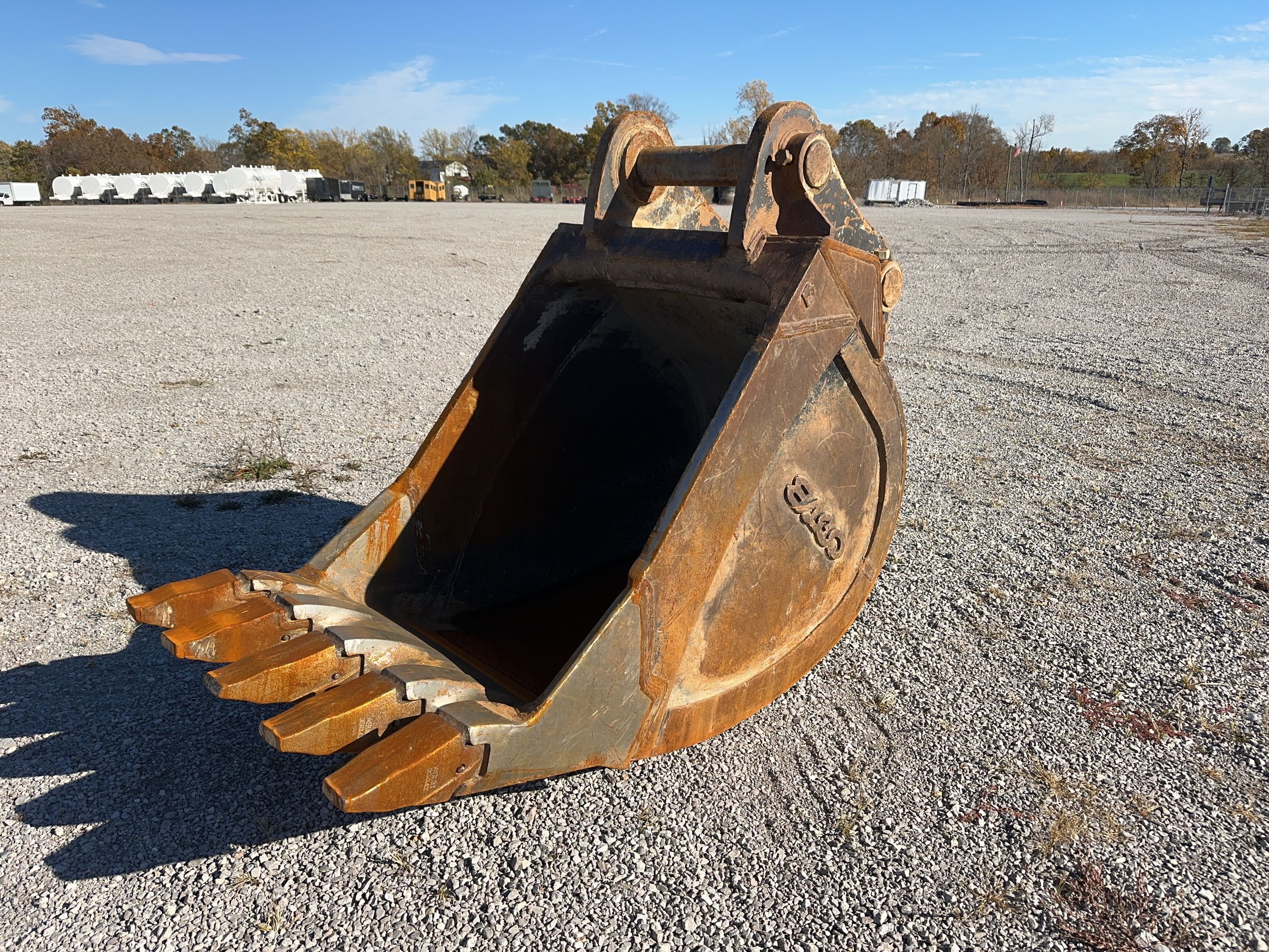 42" EXCAVATOR BUCKET W/RIPPER-SY500 Photo 1 Thumbnail