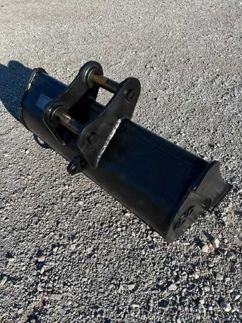 36" EXCAVATOR DITCH CLEANING BUCKET 40MM PIN Photo 3 Thumbnail