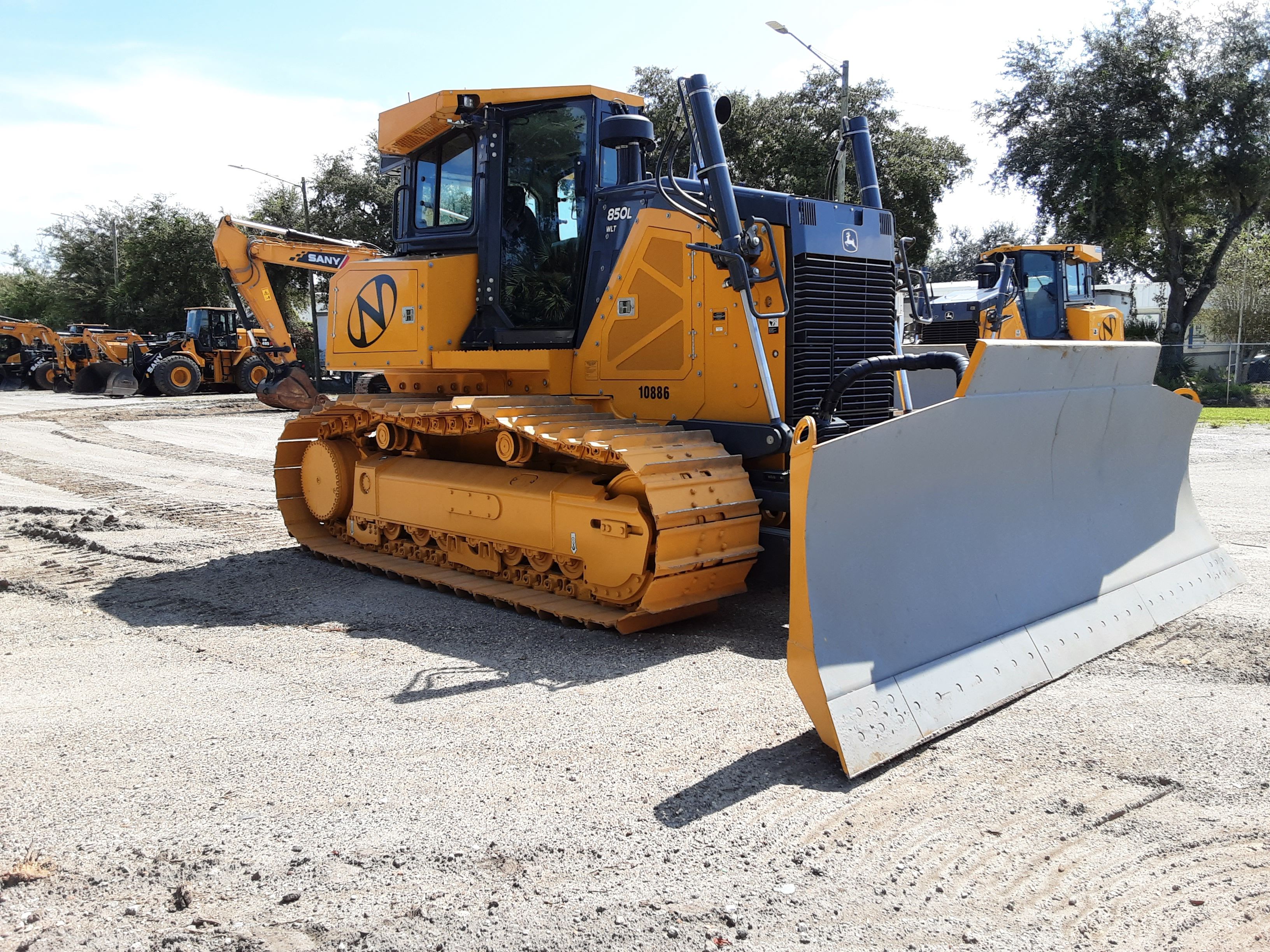 2023 JOHN DEERE 850L WLT Photo 6 Thumbnail