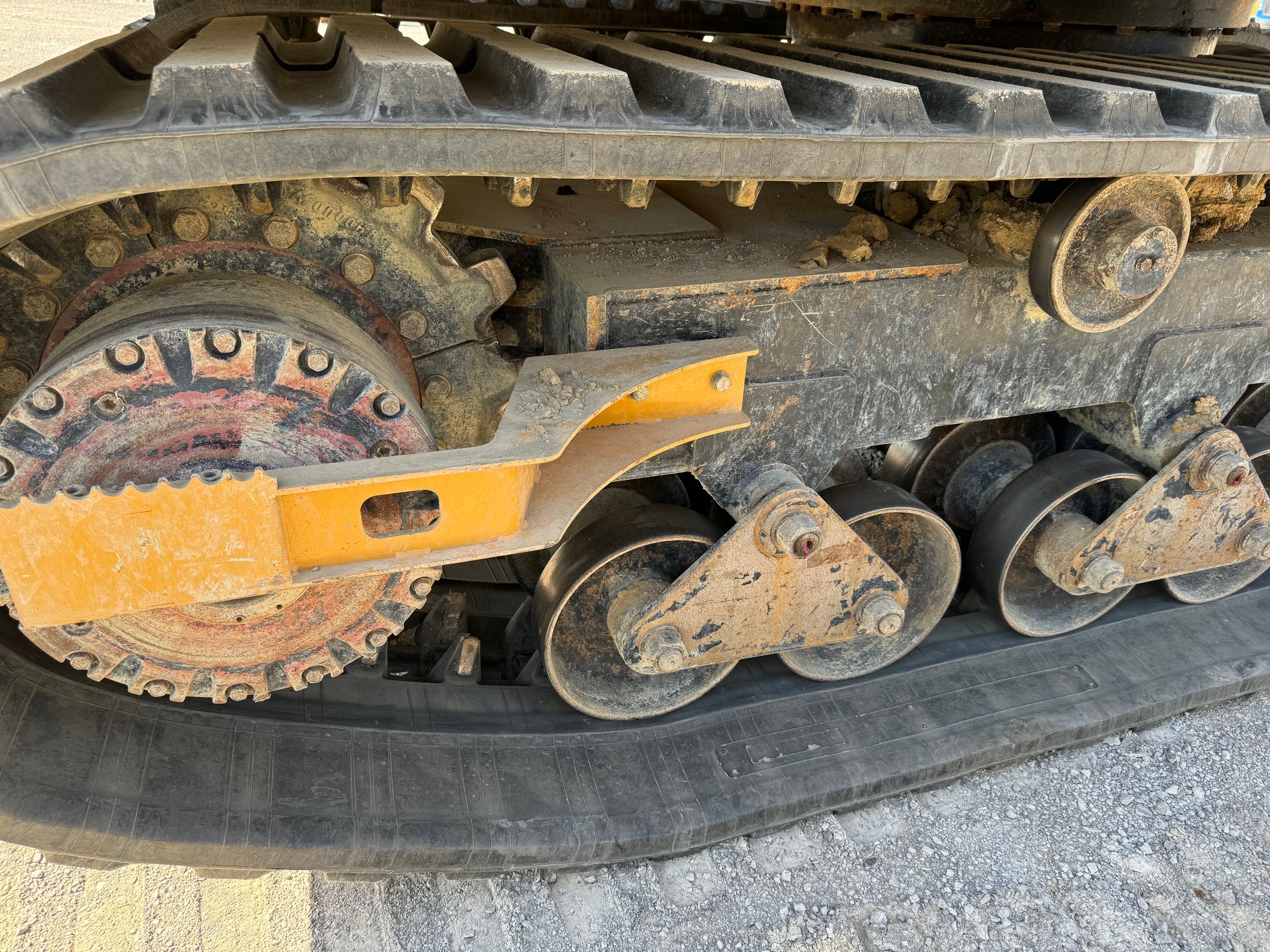 2022 MOROOKA MST 2200VDR Photo 6 Thumbnail