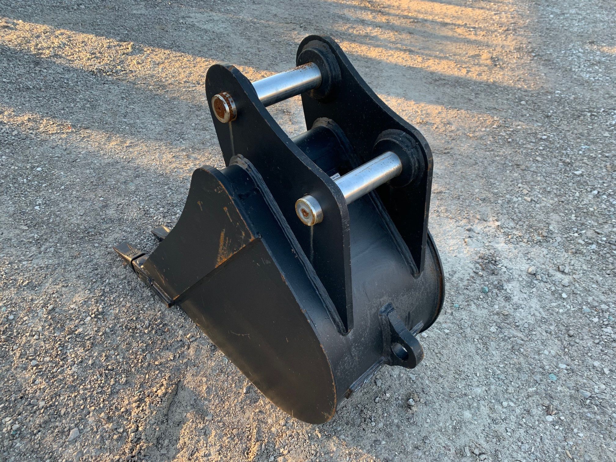 18" BUCKET FOR SY60C Photo 1 Thumbnail