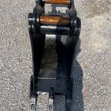 18" EXCAVATOR DIGGING BUCKET 50MM PIN Photo 1