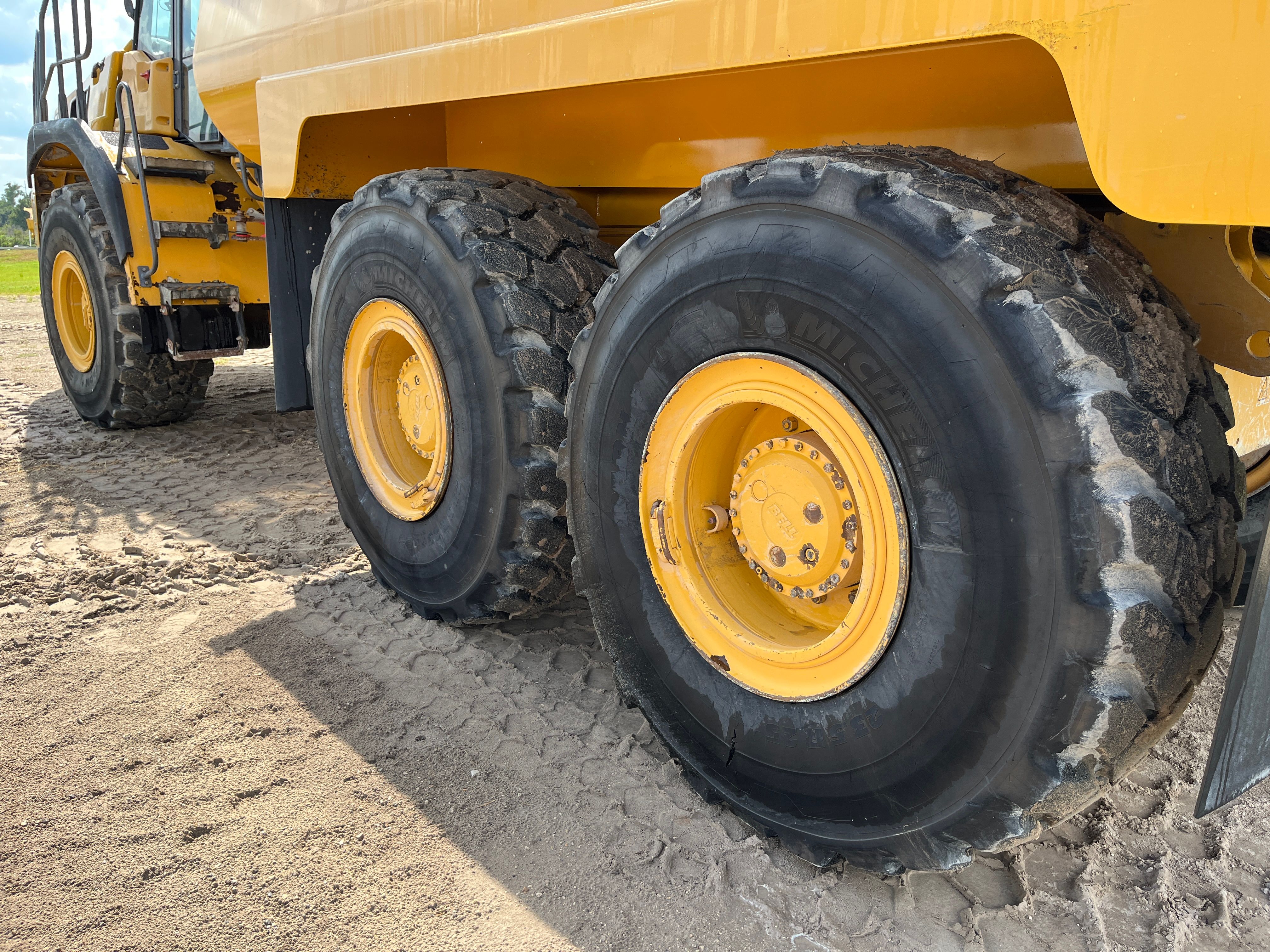 2016 BELL B25E Photo 12 Thumbnail