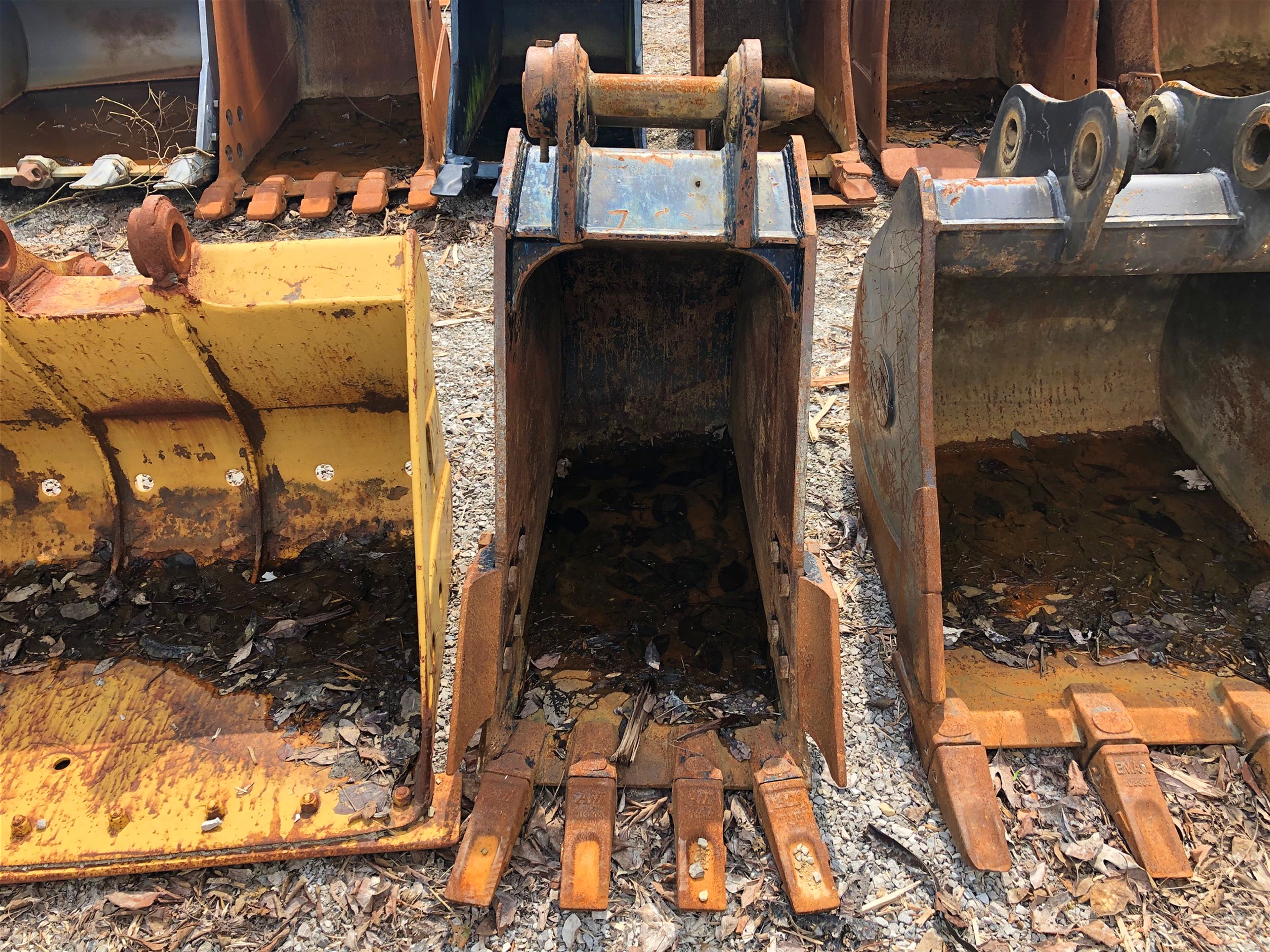 24" BUCKET FOR SANY SY135C Photo 1 Thumbnail