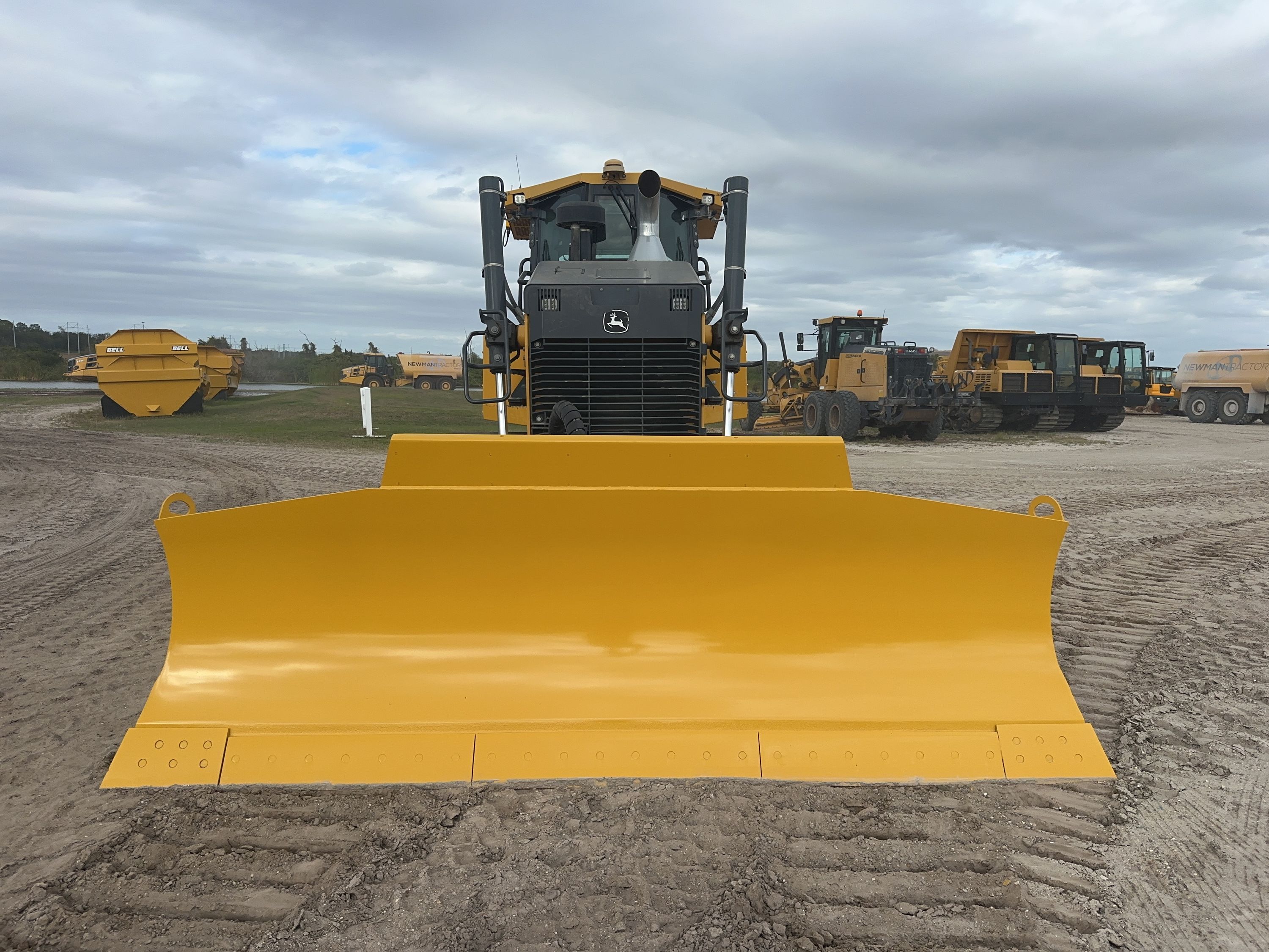 2023 JOHN DEERE 850L WLT Photo 8 Thumbnail