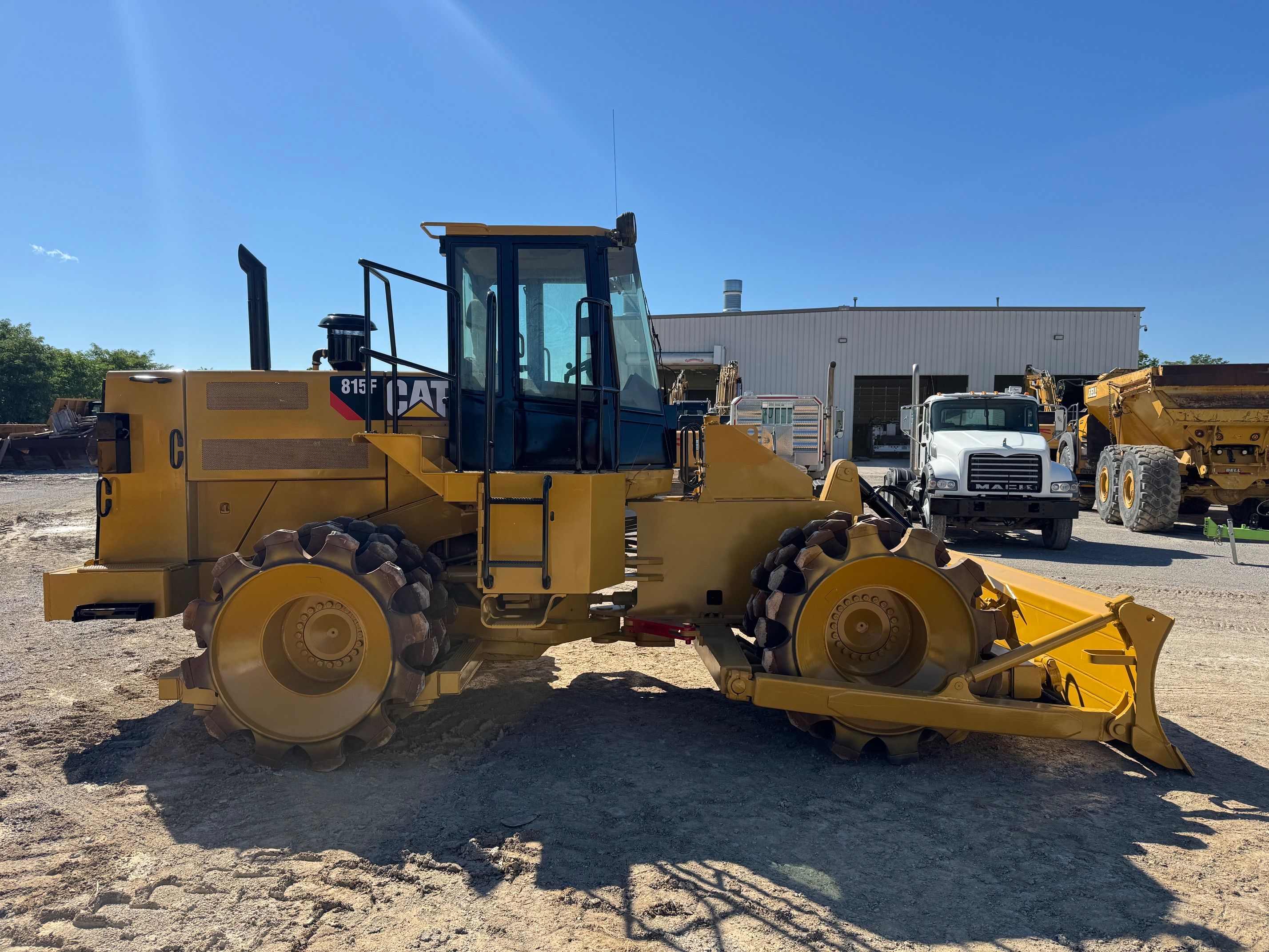 2006 CAT 815F Photo 5 Thumbnail