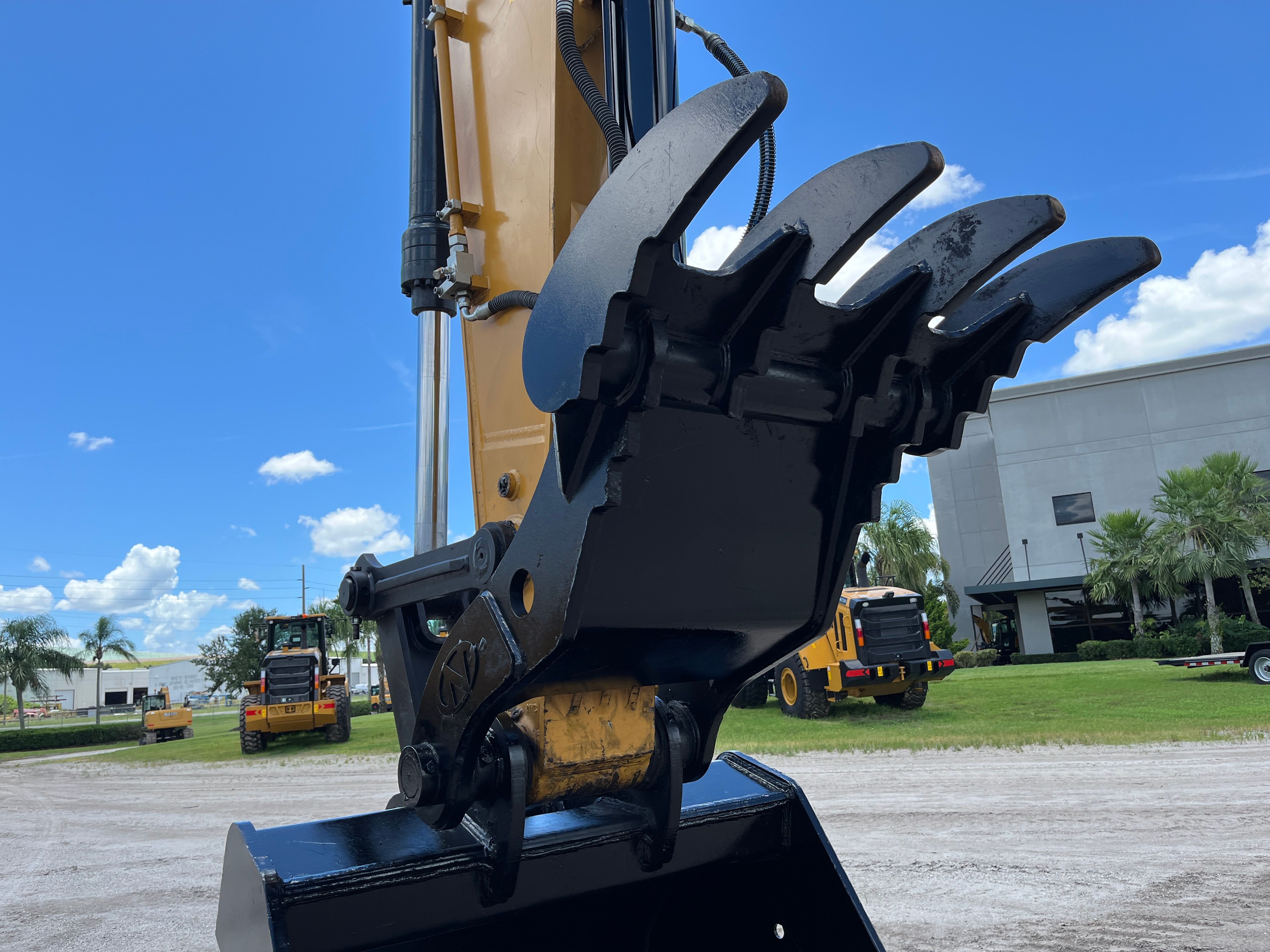 THUMB FOR SY365C (NO QUICK COUPLER) Photo 3 Thumbnail