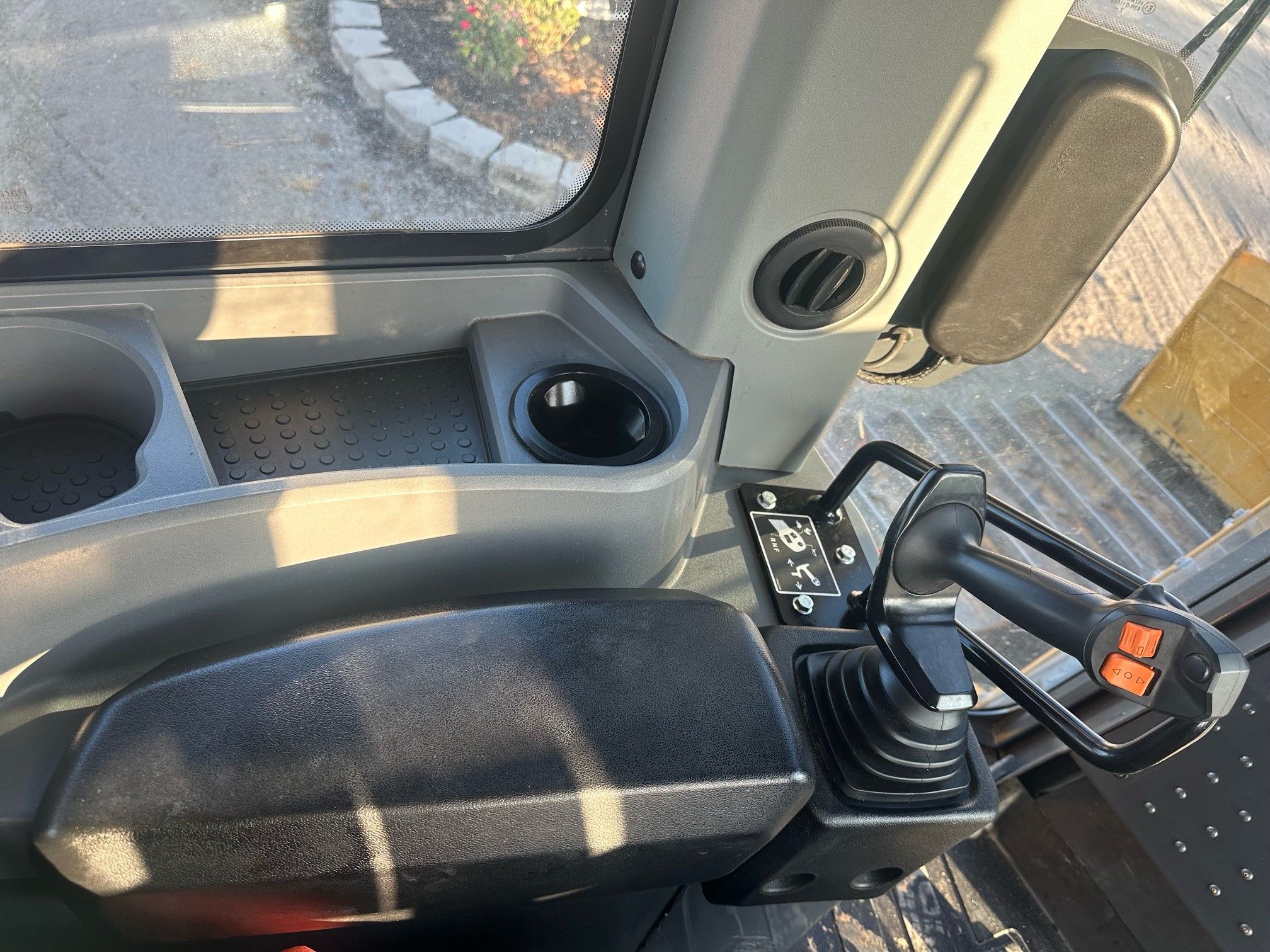 2023 JOHN DEERE 850L WLT Photo 8 Thumbnail