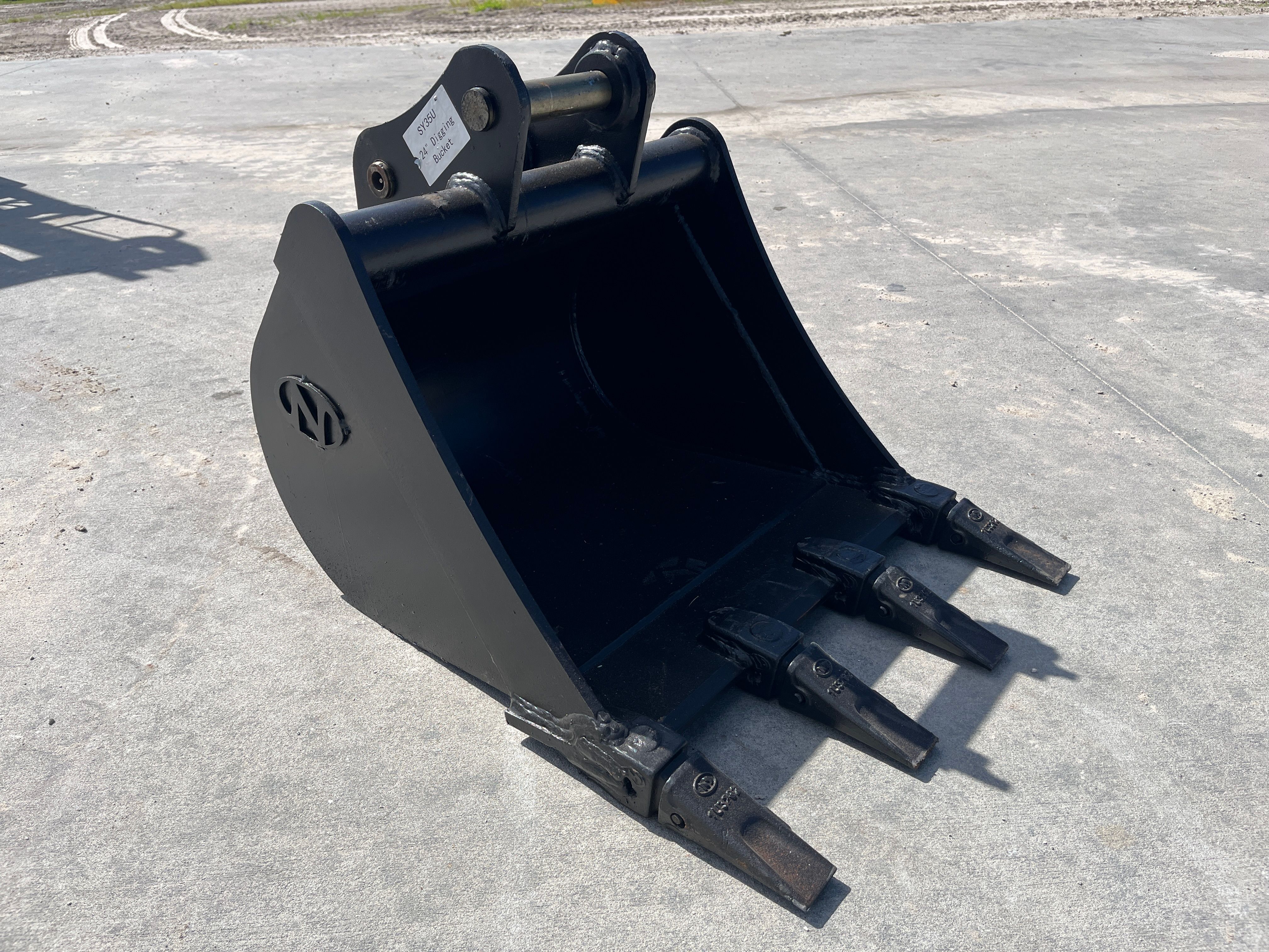 24" BUCKET FOR SY35U Photo 4 Thumbnail