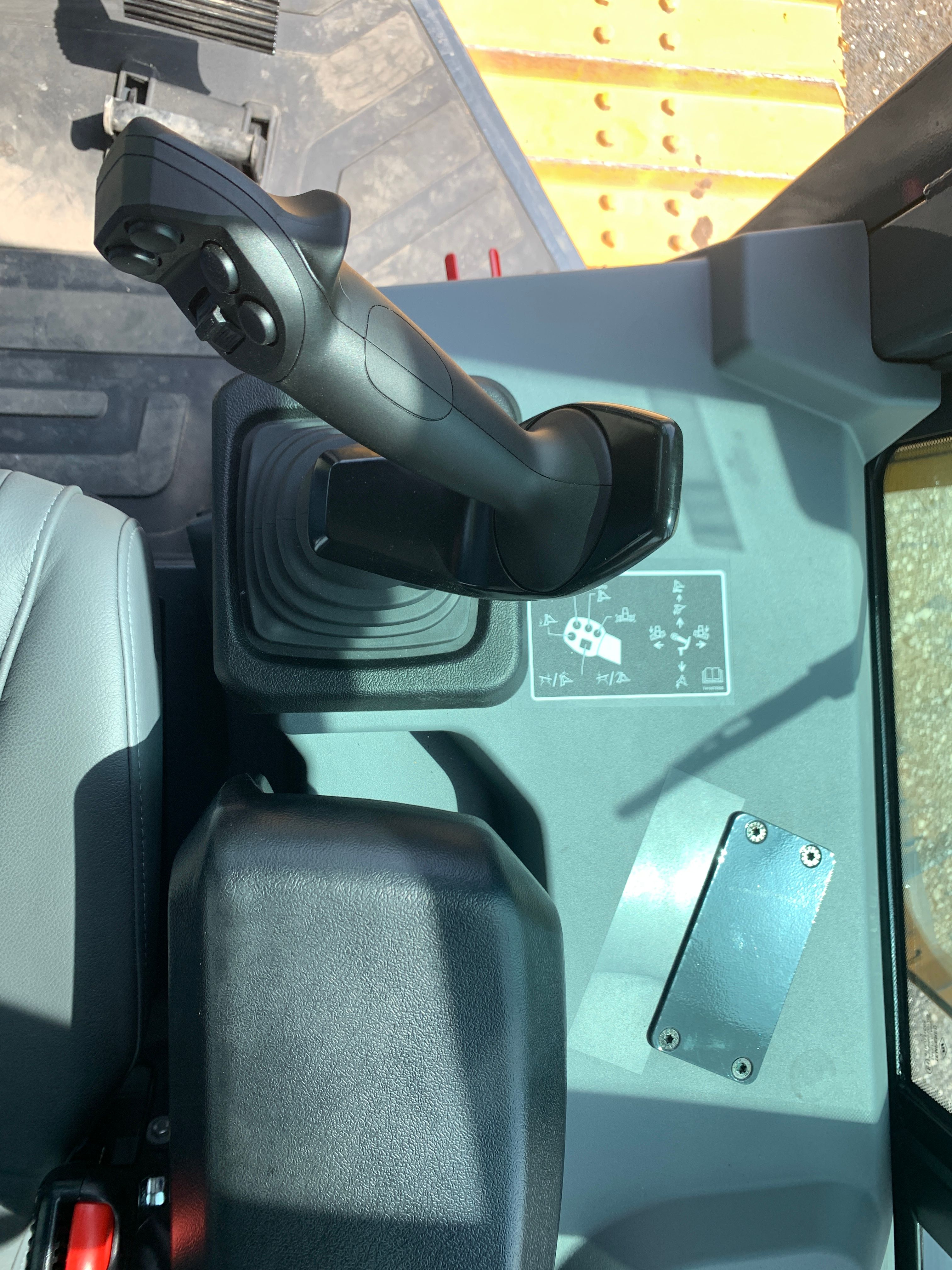 2023 JOHN DEERE 650 P-TIER Photo 10 Thumbnail