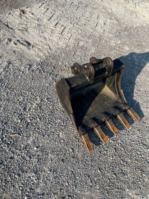 24" BUCKET FOR SY35U Photo 2 Thumbnail