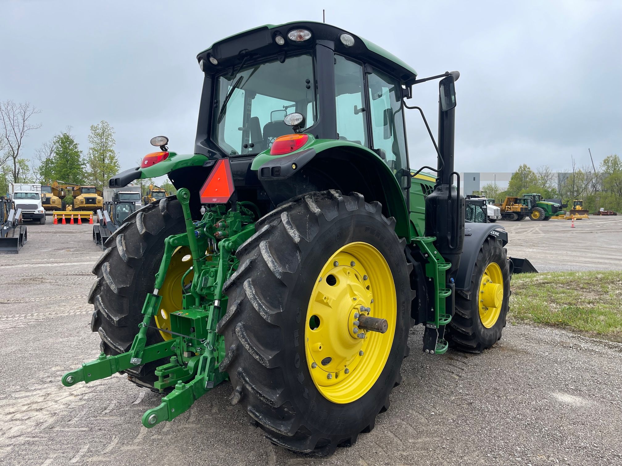 2021 JOHN DEERE 6175M Photo 4 Thumbnail