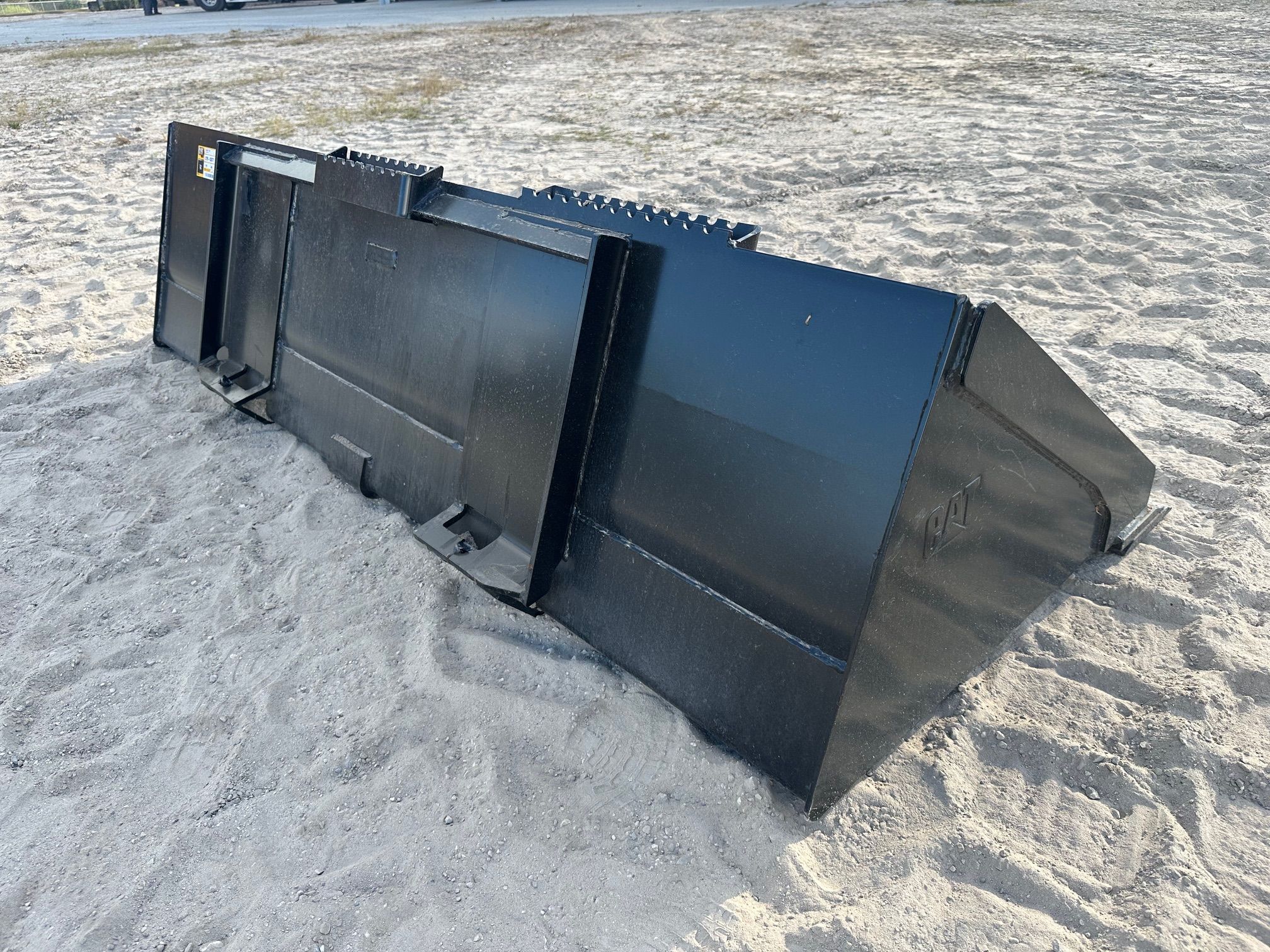 CAT 299D3 80" Skid Steer Bucket Photo 3 Thumbnail