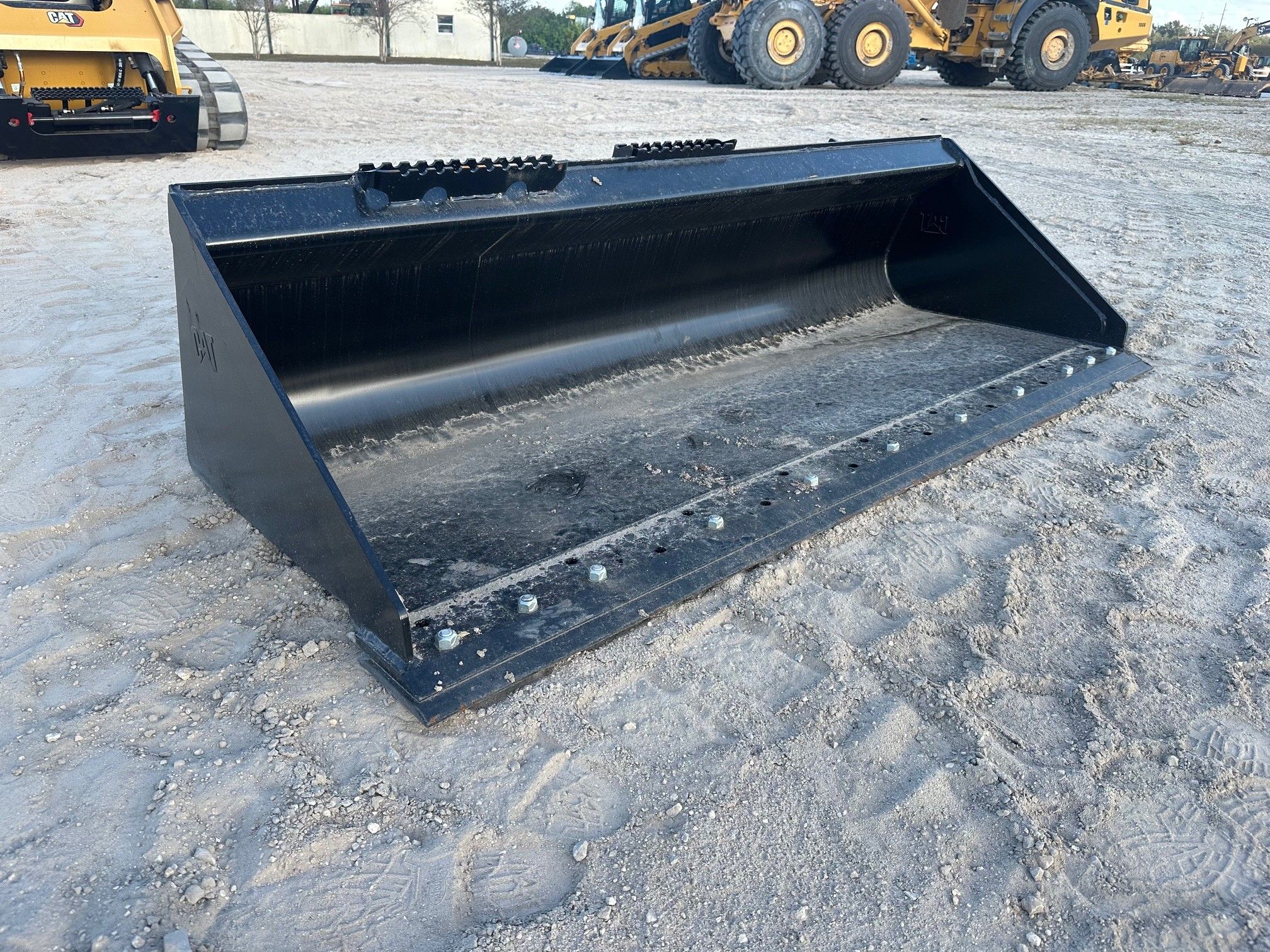 CAT 299D3 80" Skid Steer Bucket Photo 4 Thumbnail