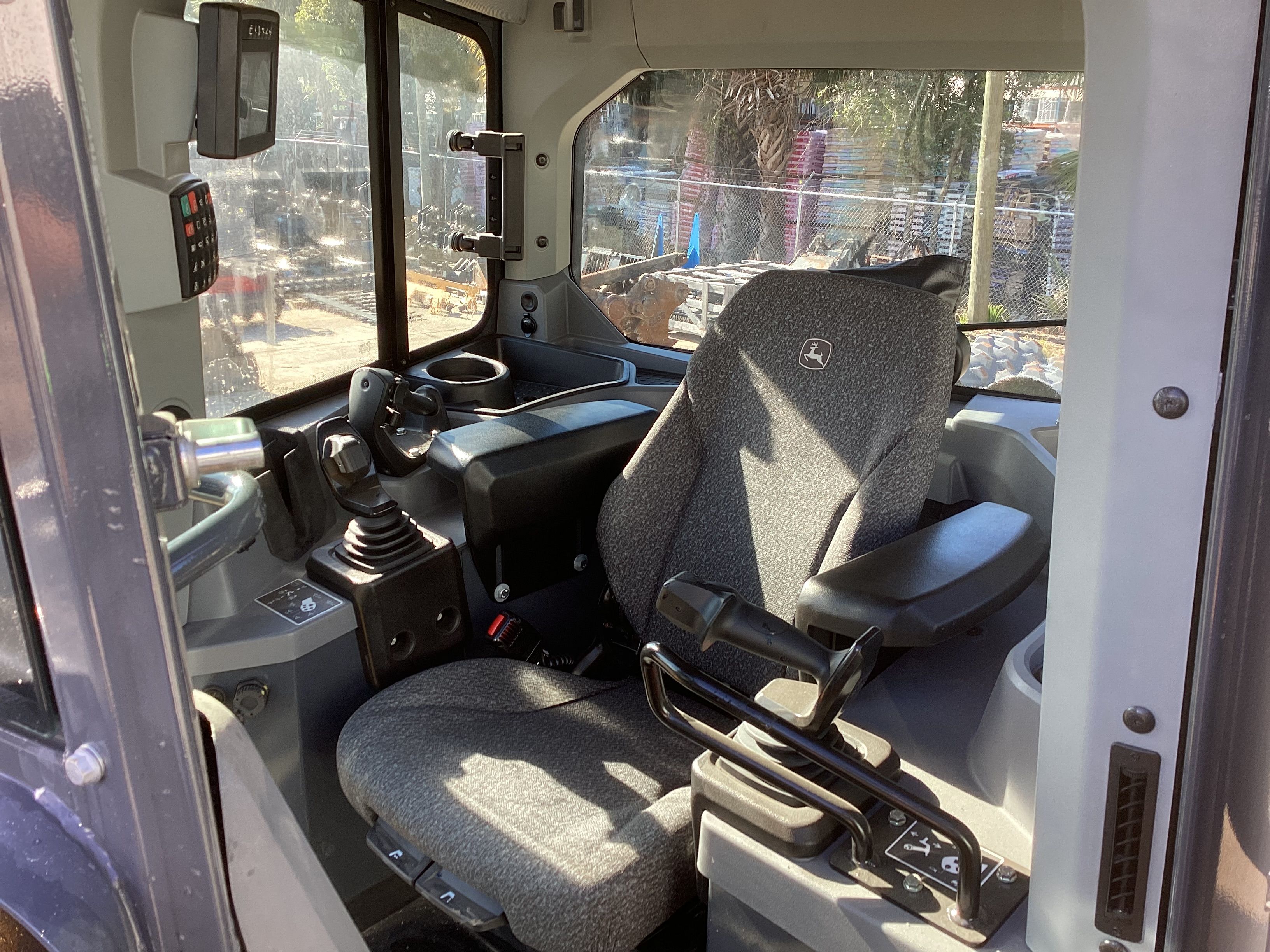 2023 JOHN DEERE 850L WLT Photo 7 Thumbnail