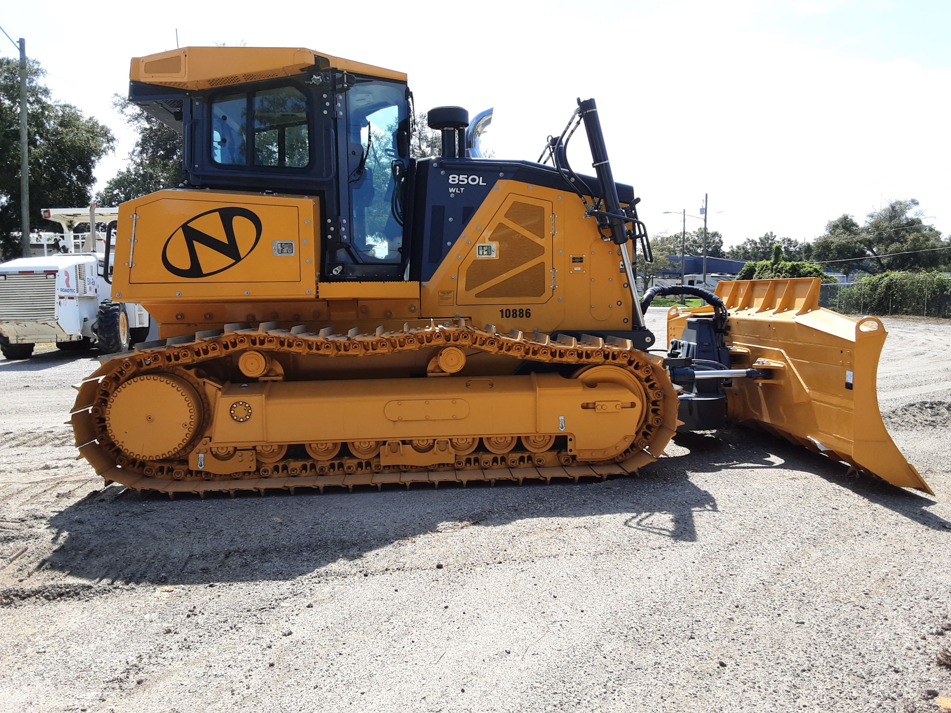 2023 JOHN DEERE 850L WLT Photo 5 Thumbnail