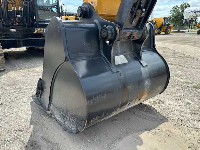 58" BUCKET FOR NEW SY335C Photo 1