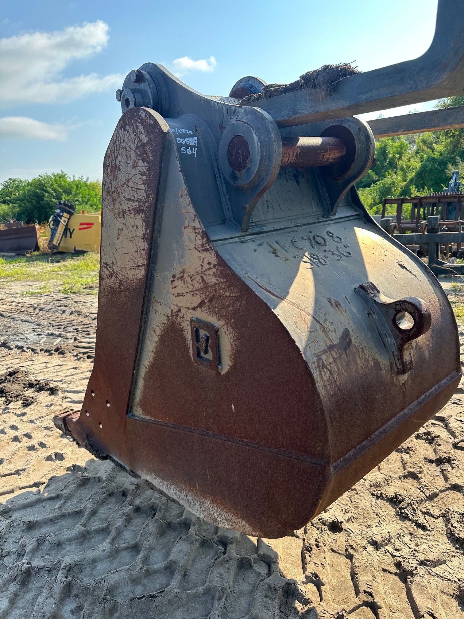 36" BUCKET FOR SY215C Photo 4 Thumbnail