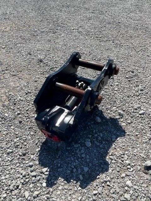 HYDRAULIC QUICK COUPLER FOR SY95C Photo 1 Thumbnail