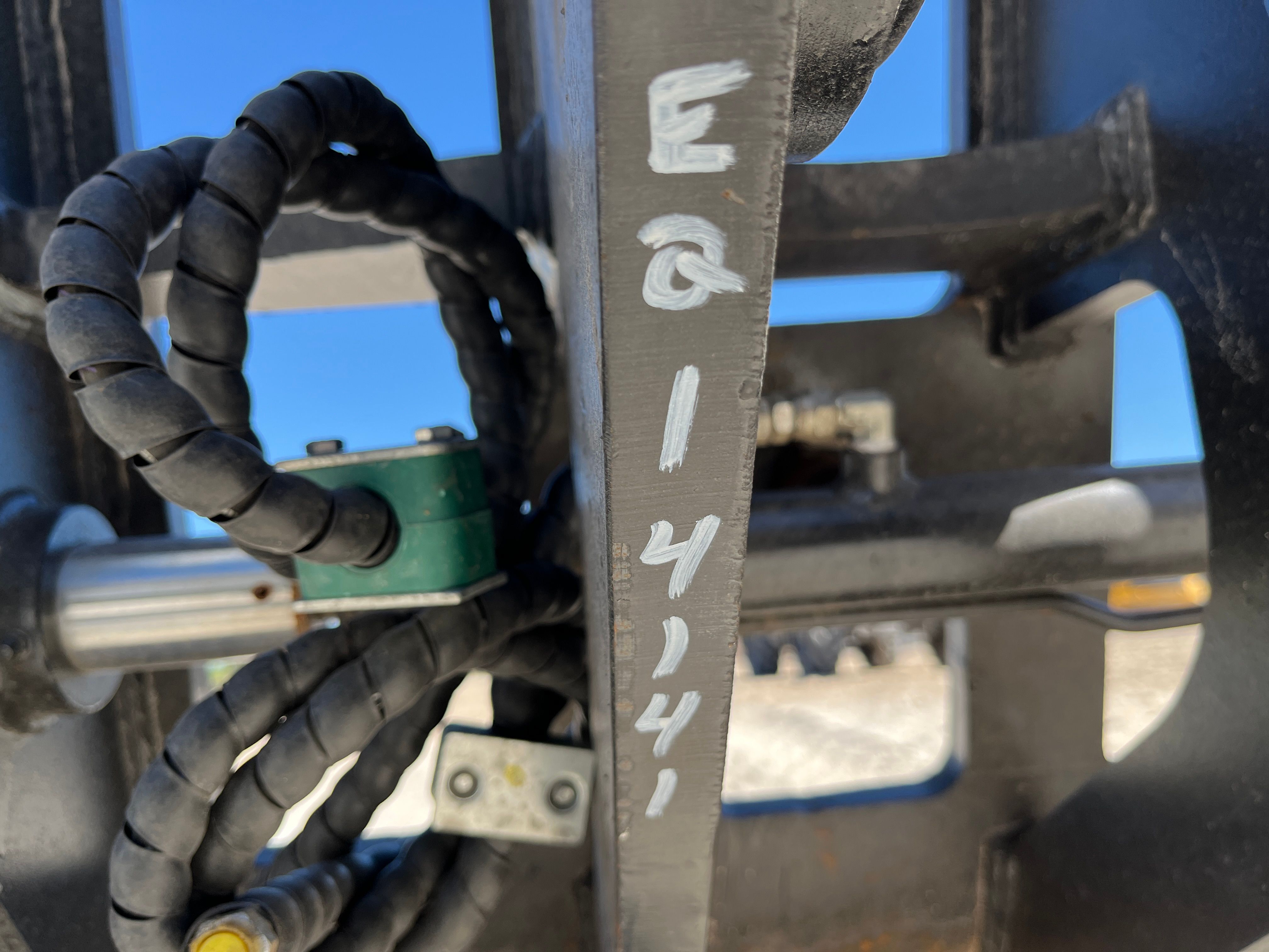 QCH HYDRAULIC QUICK COUPLER FOR SW405K Photo 5 Thumbnail