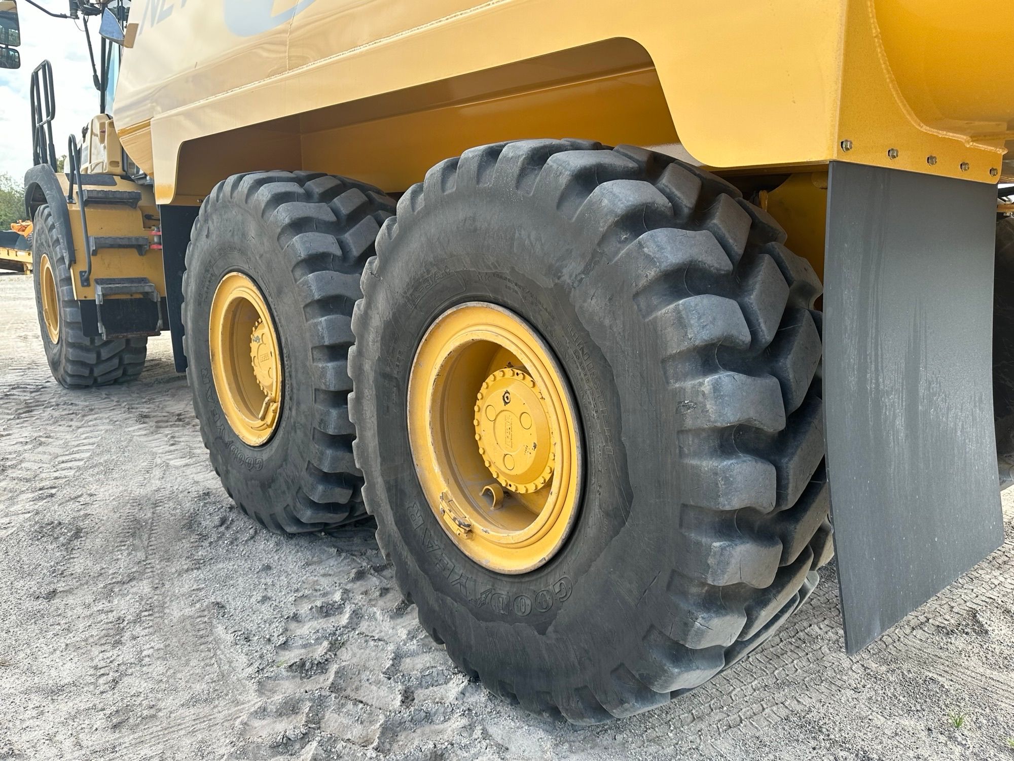 2019 BELL B25E Photo 9 Thumbnail