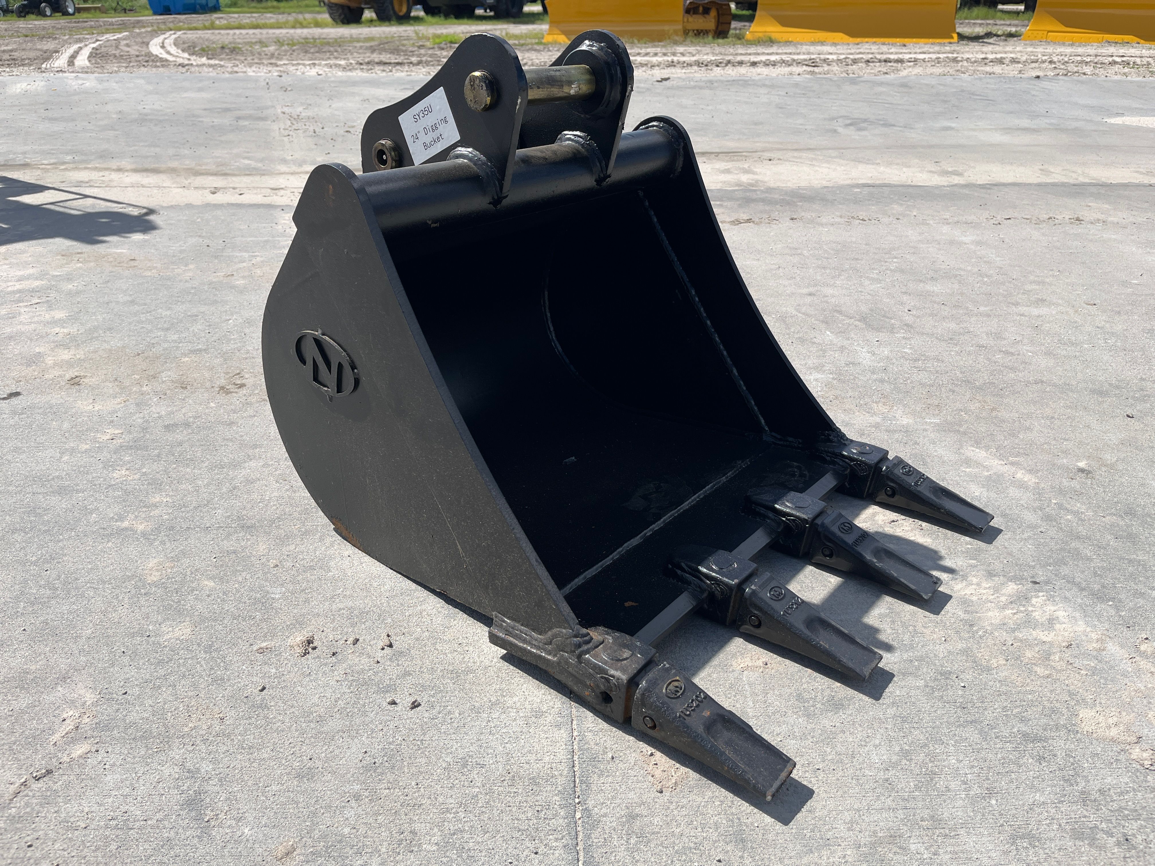 24" BUCKET FOR SY35U Photo 4 Thumbnail