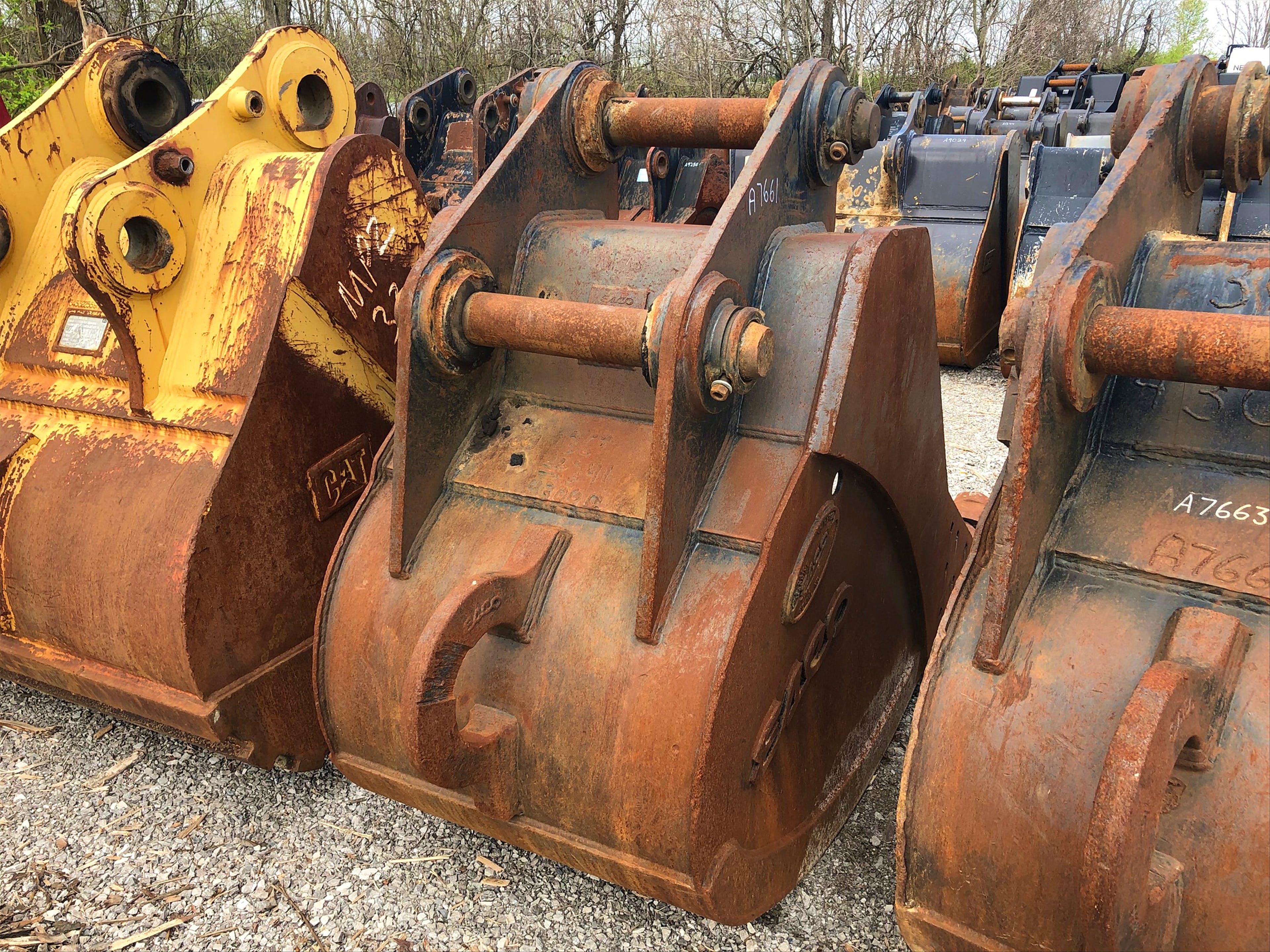 37" EXCAVATOR BUCKET Photo 2 Thumbnail