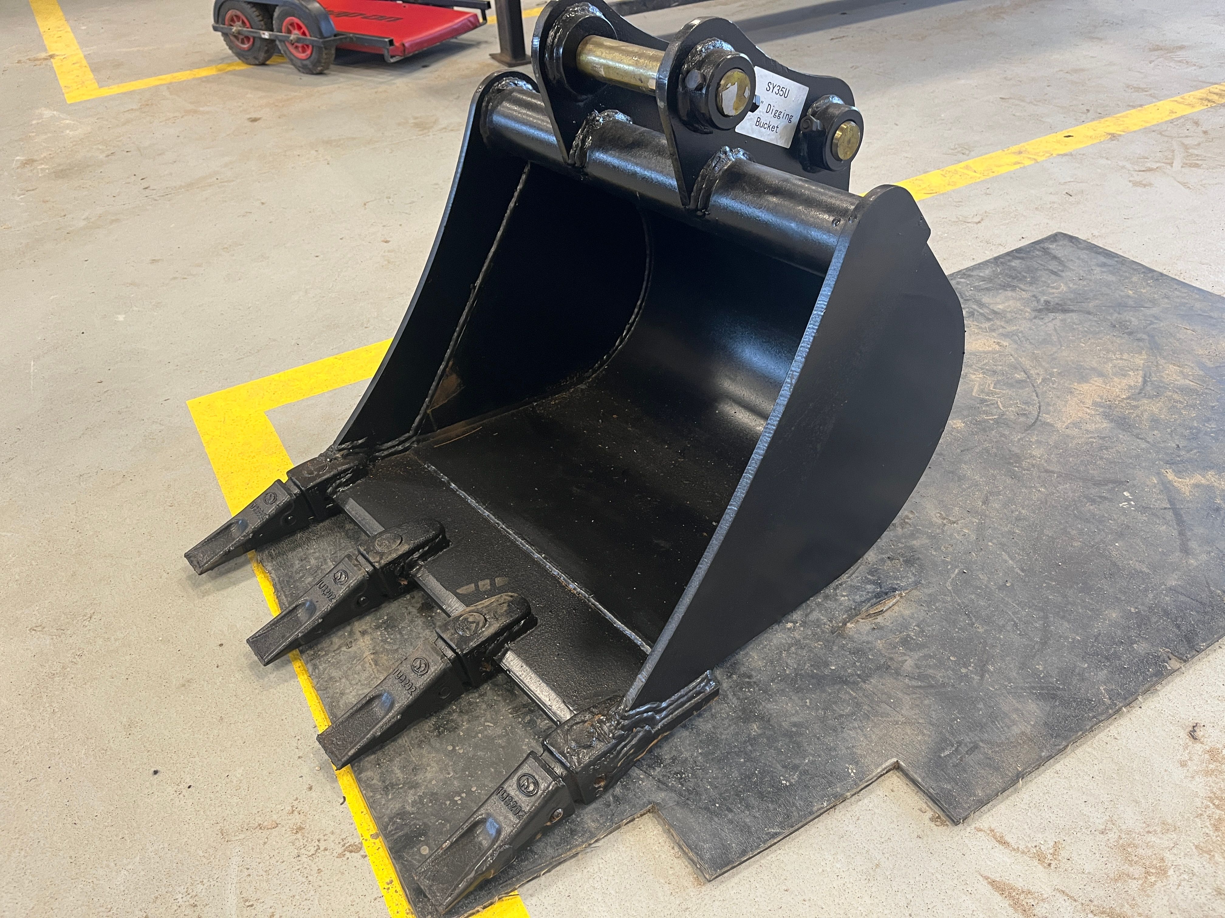 24" BUCKET FOR SY35U Photo 1 Thumbnail