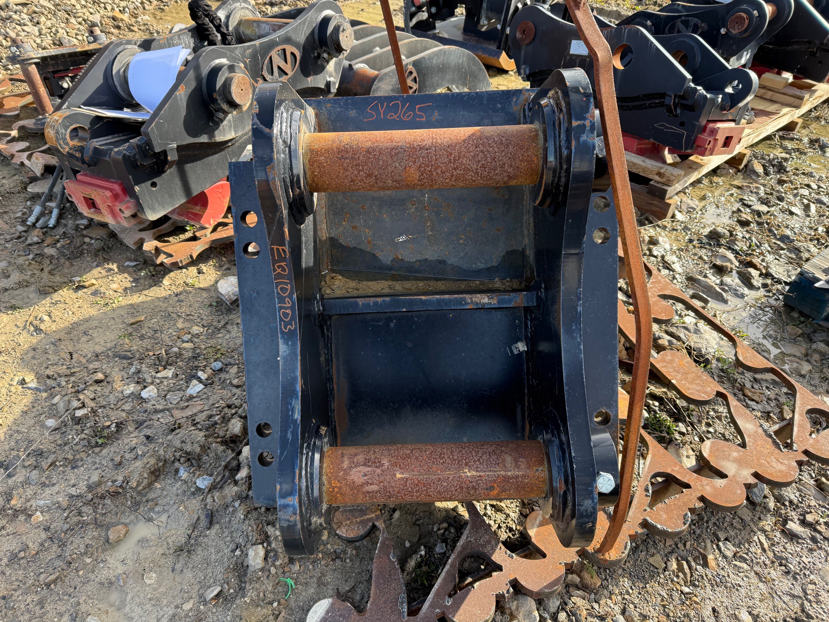 ALLU PADDING BUCKET MOUNT BRACKET FOR SY265C Photo 3 Thumbnail