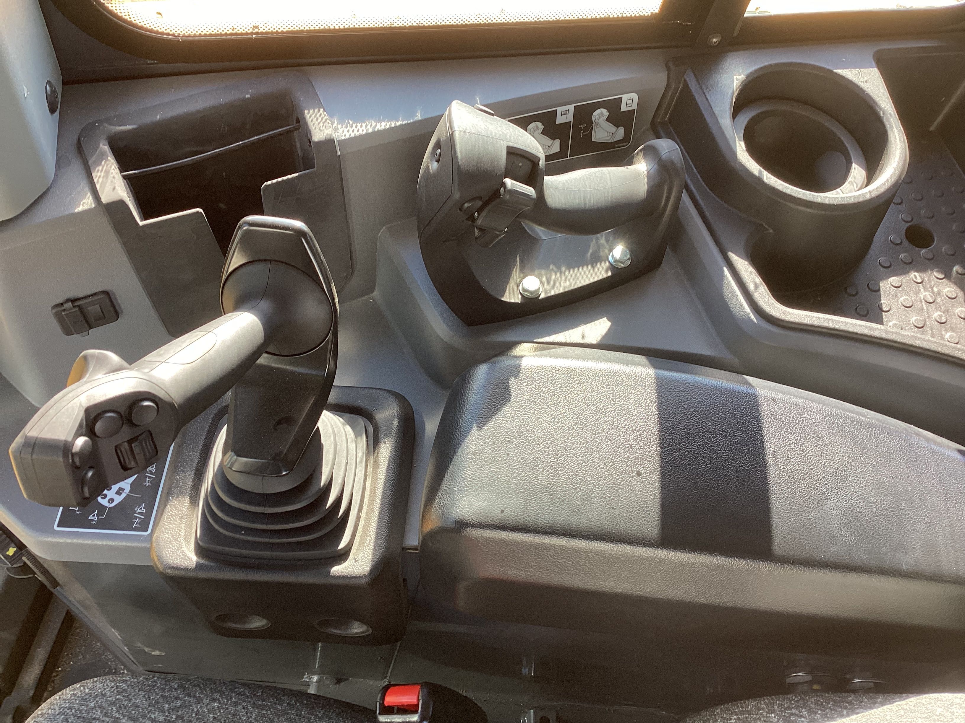 2023 JOHN DEERE 850L WLT Photo 8 Thumbnail