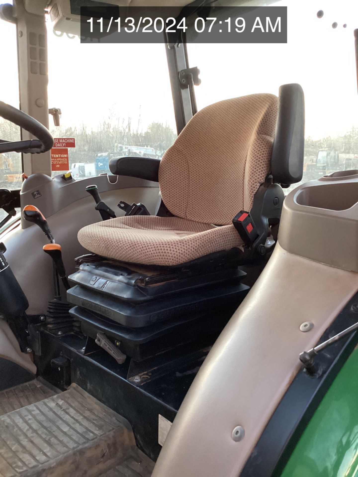 2022 JOHN DEERE 5065E Photo 9 Thumbnail