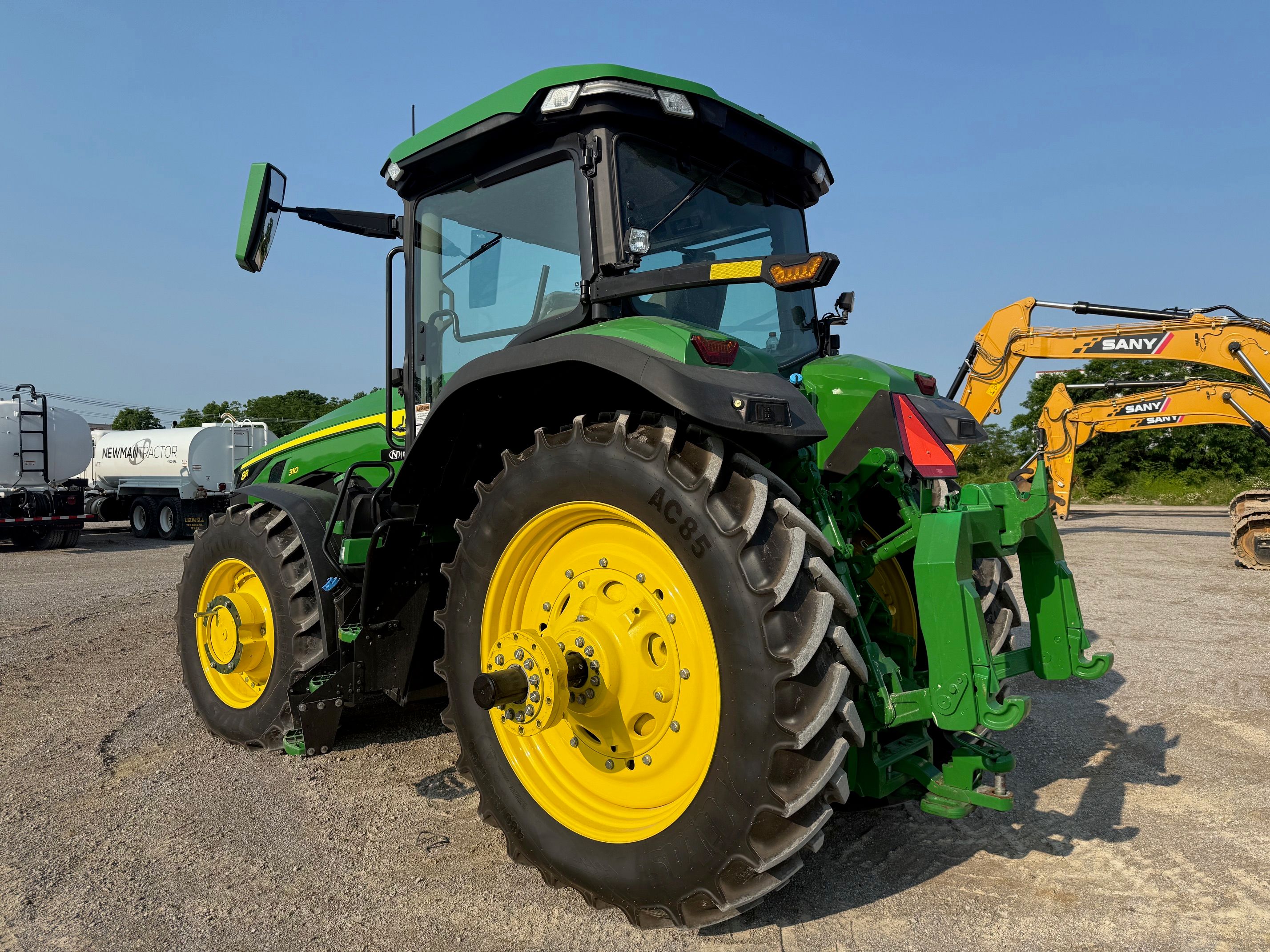 2023 JOHN DEERE 8R 310 Photo 3 Thumbnail