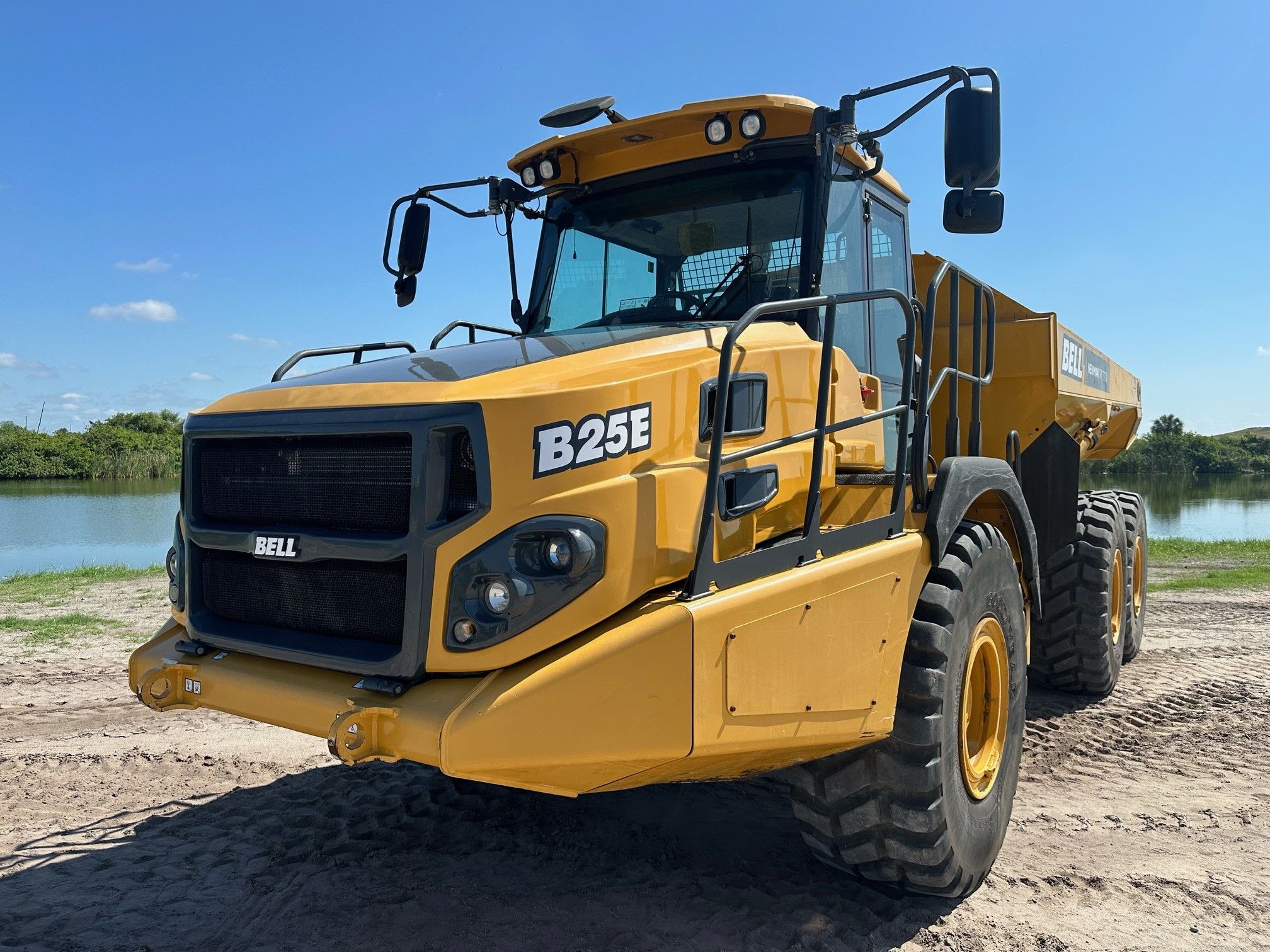 2021 BELL B25E FOR SALE | Newman Tractor