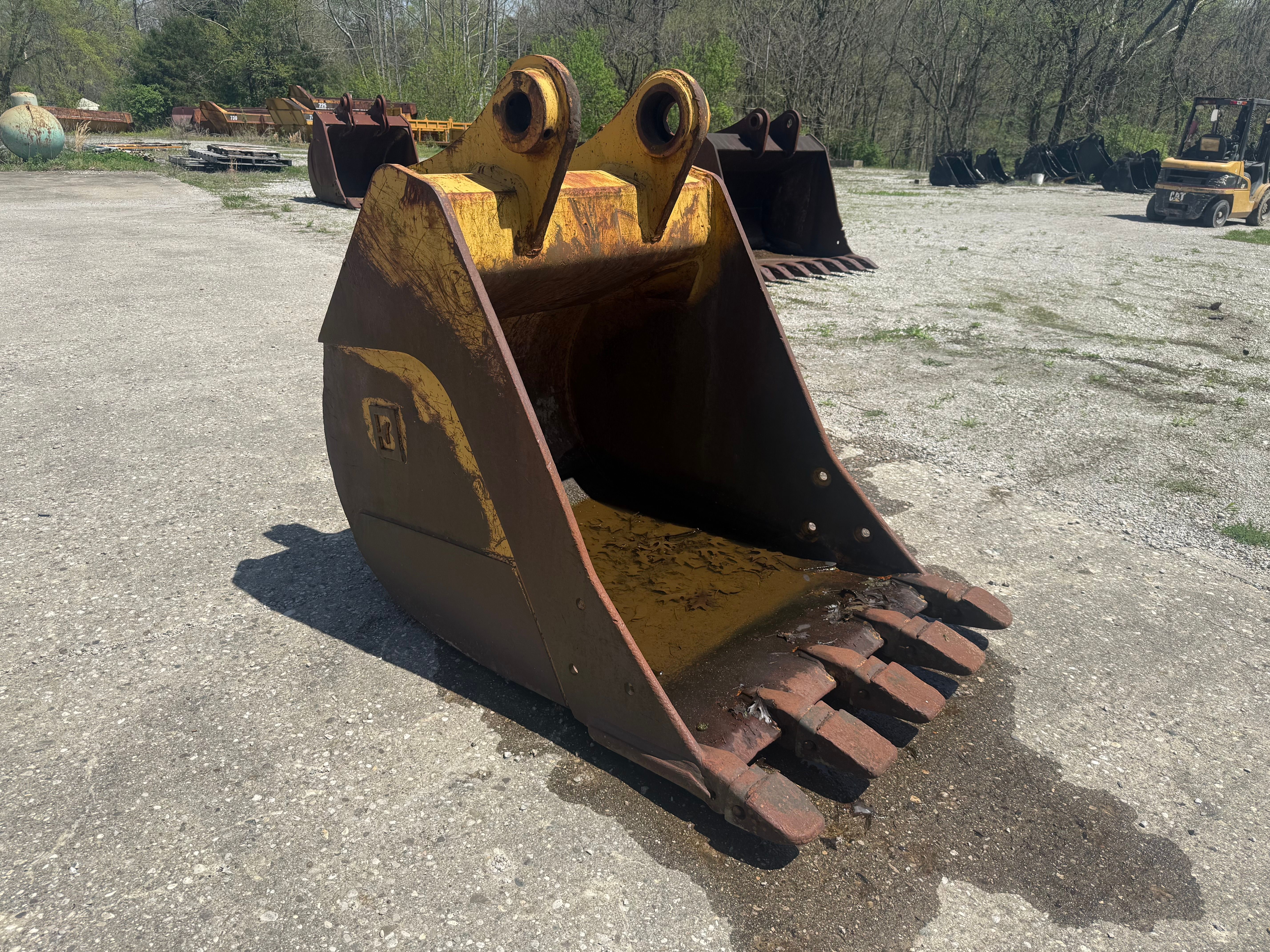 42" EXCAVATOR BUCKET Photo 1 Thumbnail