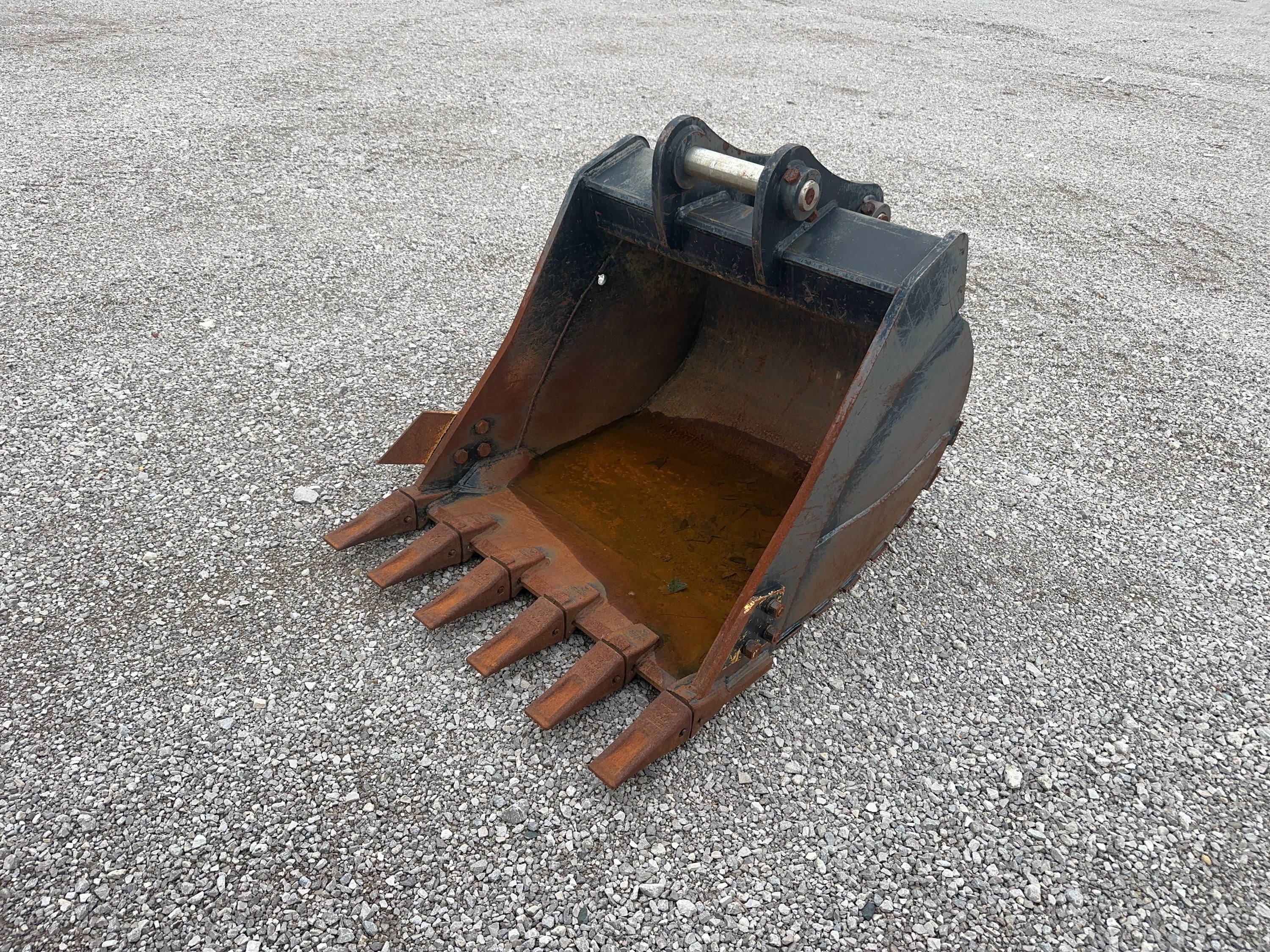 42" EXCAVATOR DIGGING BUCKET 65MM PIN Photo 1 Thumbnail